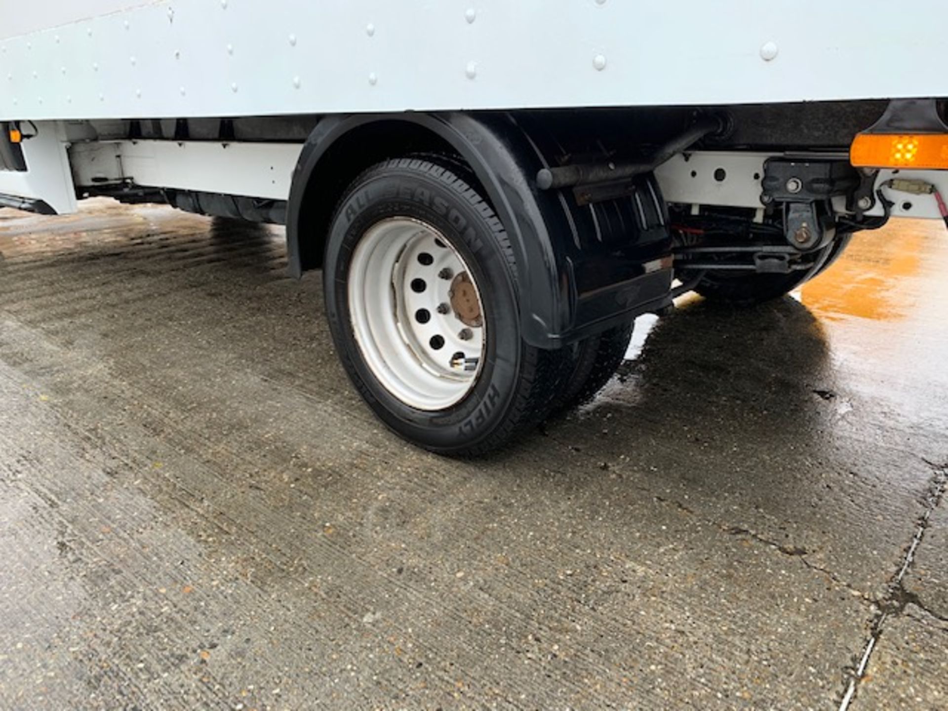 FORD TRANSIT LUTON BODIED VAN WITH TAIL LIFT. 4METRE LENGTH BODY. 500KG DEL TAIL LIFT. SUPPLIED WITH - Image 7 of 12