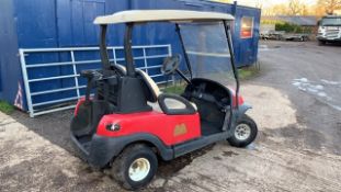 CLUBCAR ELECTRIC GOLF BUGGY, NON RUNNER, NO BATTERIES, INCOMPLETE YEAR 2004, NO KEYS. LOT