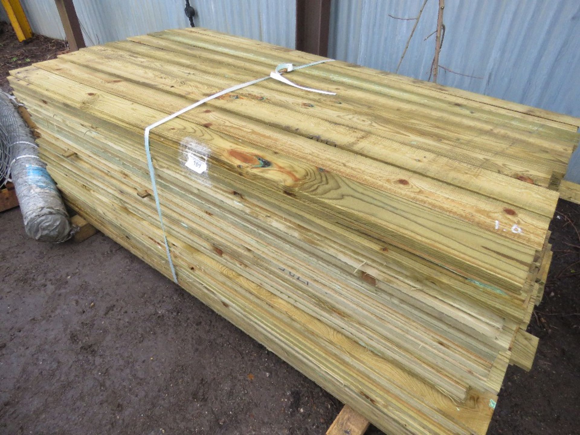 LARGE PACK OF FEATHER EDGE TIMBER CLADDING 1.8MX10CM APPROX.