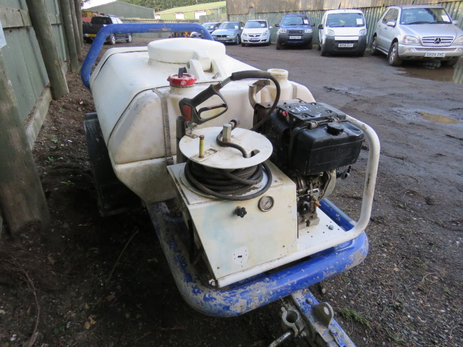 BRENDON WASHER BOWSER WITH YANMAR DIESEL ENGINE. - Image 2 of 8