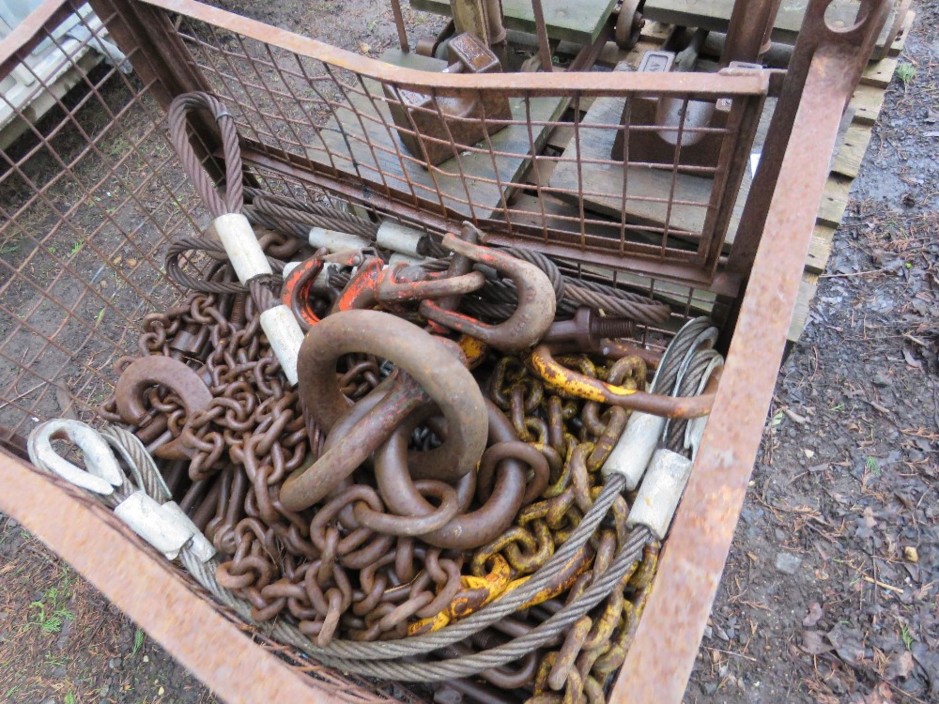 Stillage of chains and securing bolts - Image 2 of 2