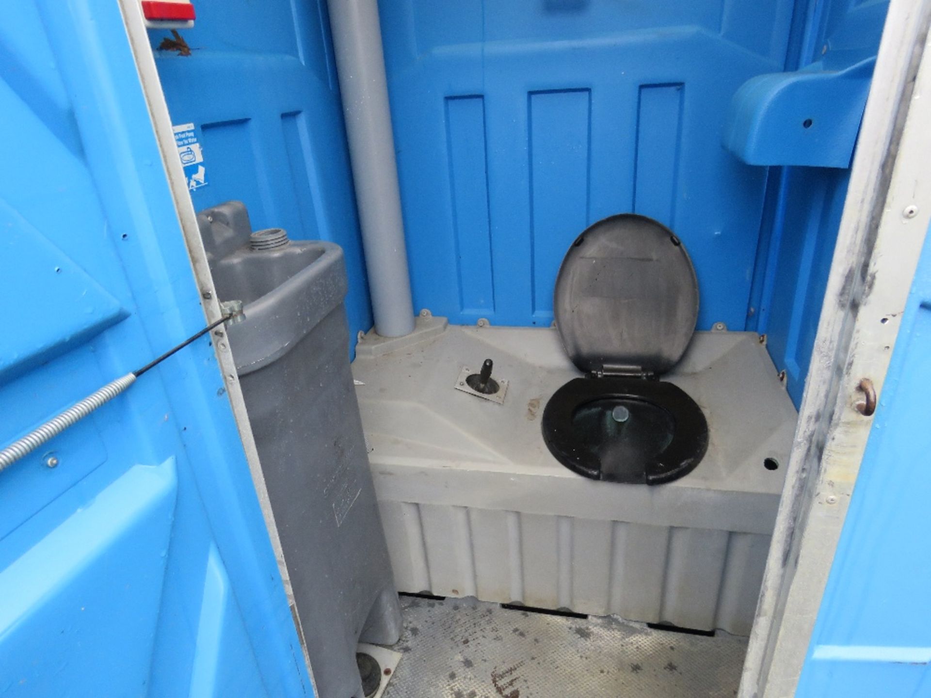 Portable site toilet - Image 3 of 3
