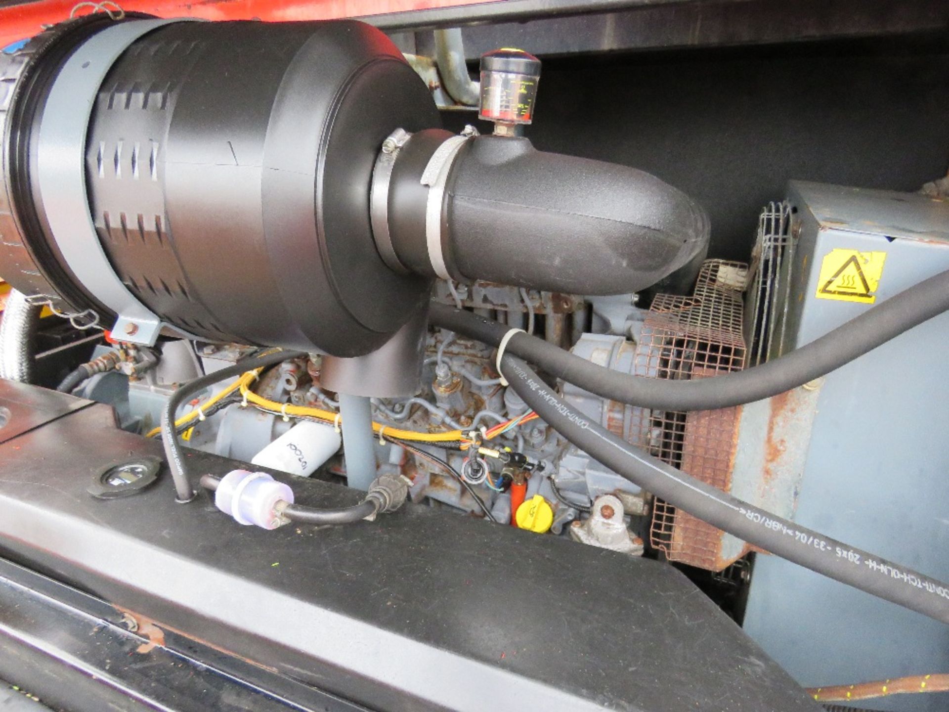 Atlas Copco 136DD large output compressor, yr2004 FROM VISUAL INSPECTION APPEARS TO BE COMPLETE, - Image 3 of 6