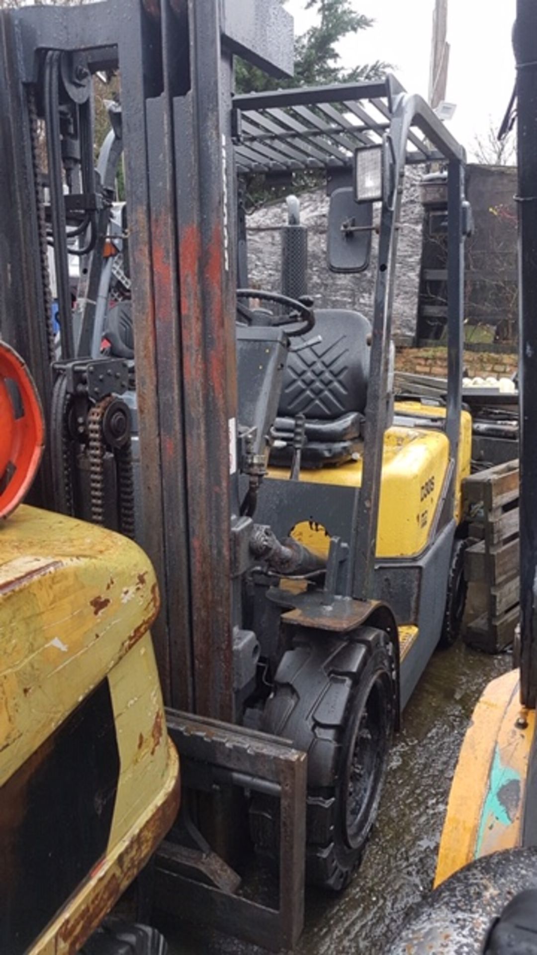 DAEWOO D30S DIESEL ENGINED FORKLIFT TRUCK, YEAR 2004 3 TONNE LIFT 4.7METRE TRIPLE MAST WITH SIDE