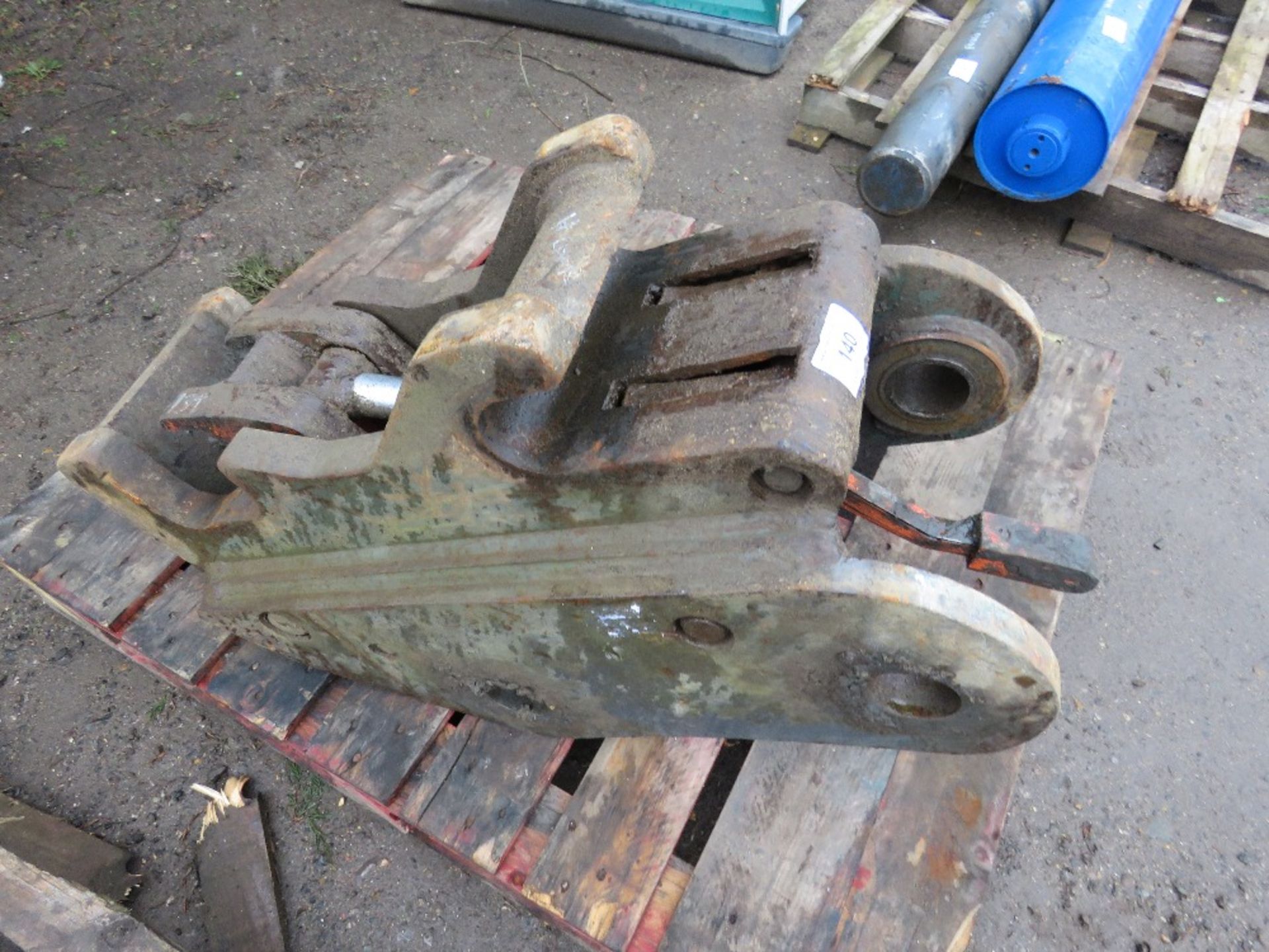 13 TONNE QUICK HITCH, REMOVED FROM MACHINE THAT WAS EXPORTED, UNTESTED - Image 2 of 3