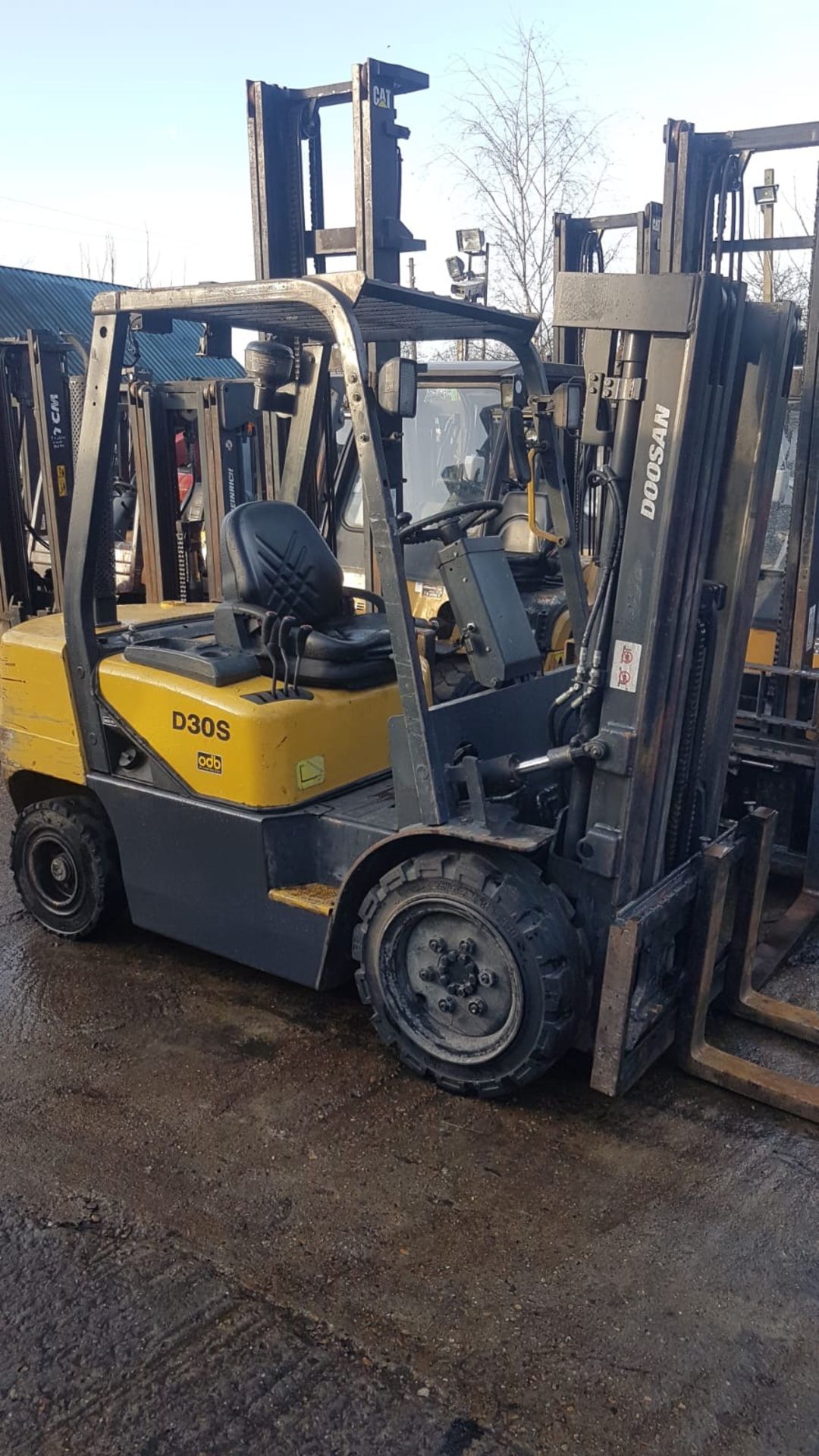 DAEWOO D30S DIESEL ENGINED FORKLIFT TRUCK, YEAR 2004 3 TONNE LIFT 4.7METRE TRIPLE MAST WITH SIDE - Image 3 of 3