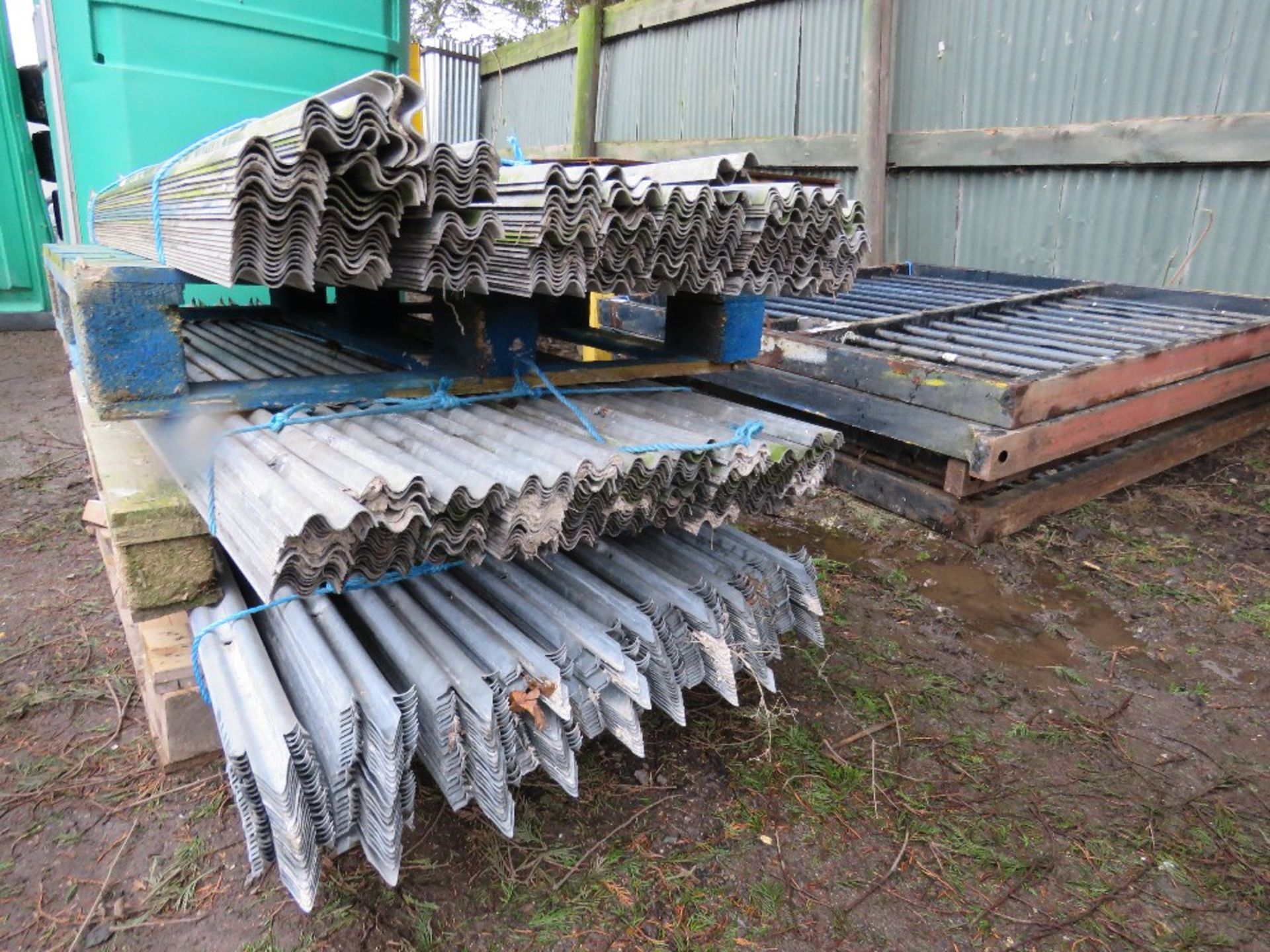 Large qty of palisade fence palings, 1.95m height, 3no. Pallets - Image 4 of 4