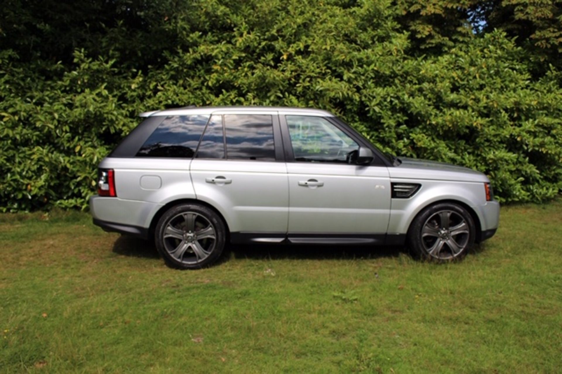 RANGE ROVER SPORT 4X4 CAR, REG: OE62 AOA, SILVER, 89,000 REC MILES APPROX (STILL IN USE SO MAY - Image 4 of 10