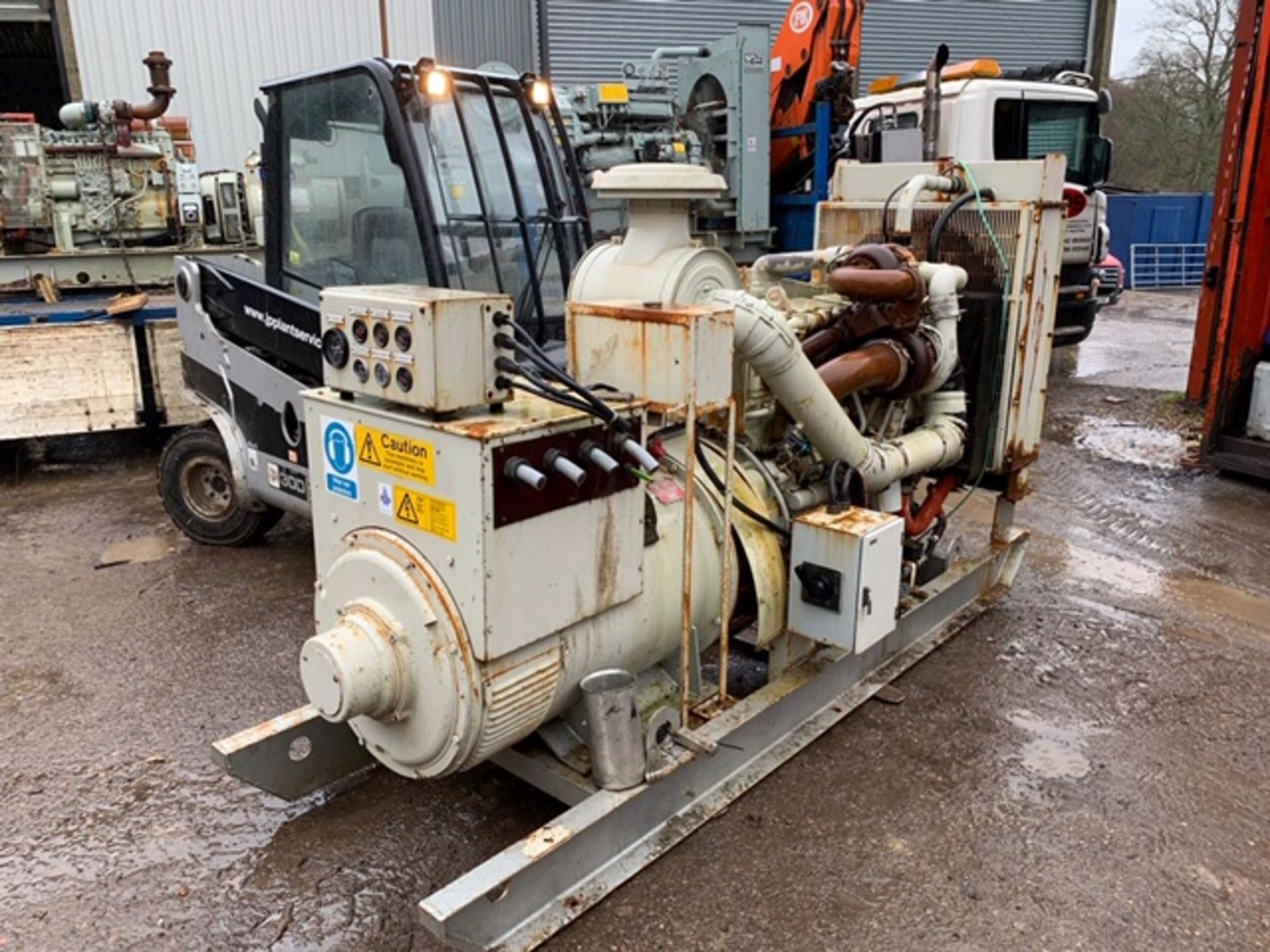 CUMMINS ENGINED 350KVA GENERATOR, EX AIRPORT STANDBY USE, HOURS WILL BE LOW, ALTHOUGH UNKNOWN. - Image 4 of 4