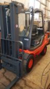 LINDE H25D DIESEL FORKLIFT TRUCK 2.5 TONNE RATED, CONTAINER SPEC 3 STAGE MAST WITH SIDESHIFT VENDORS