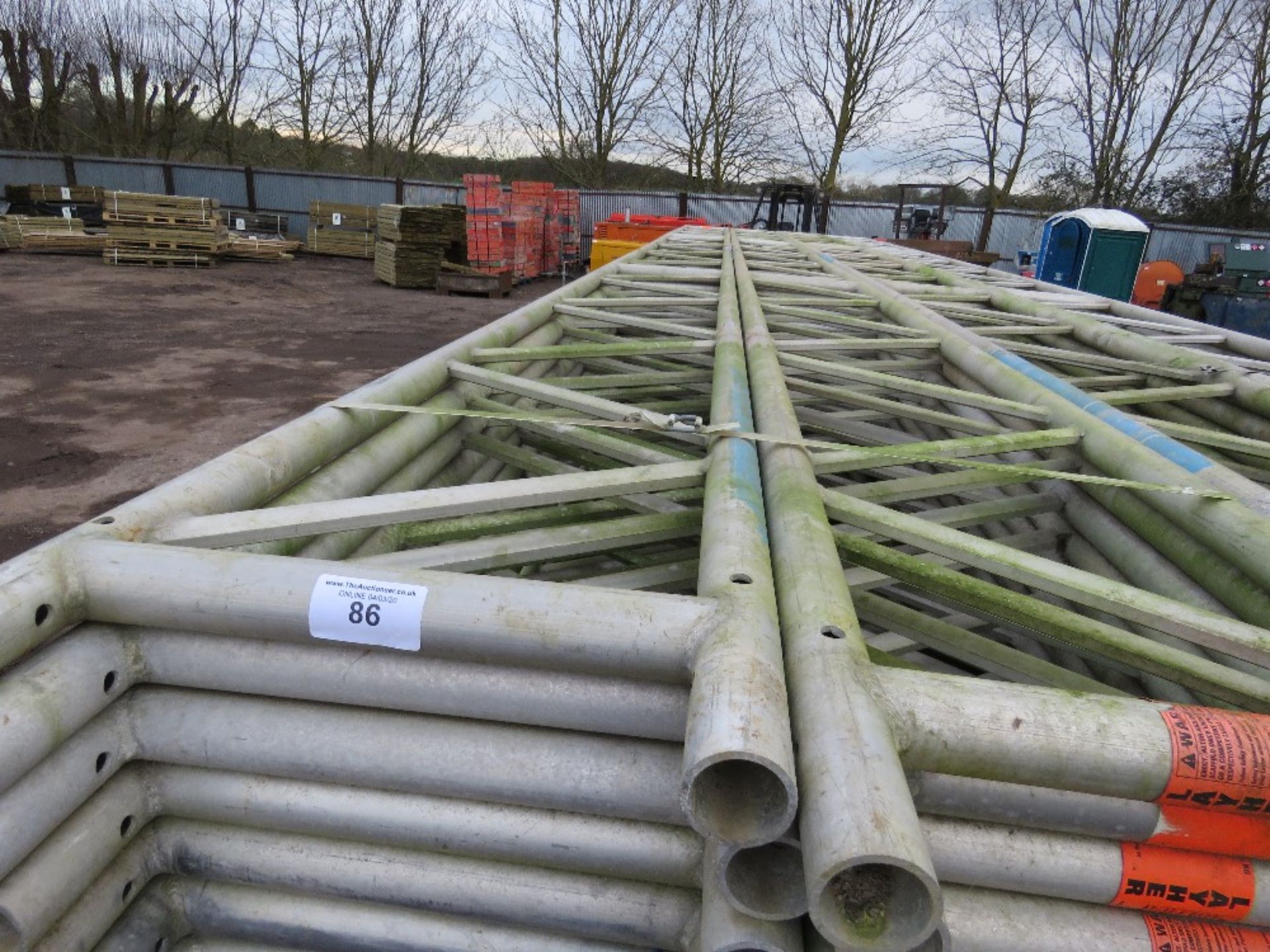 20 X LAYHER ALUMINIUM SCAFFOLD BEAMS, LATTICE TYPE, 8METRE LENGTH X 450MM APPROX. - Image 3 of 4