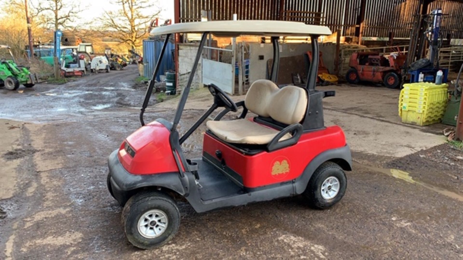 CLUBCAR ELECTRIC GOLF BUGGY, NON RUNNER, NO BATTERIES, INCOMPLETE YEAR 2004, NO KEYS. LOT - Image 2 of 4