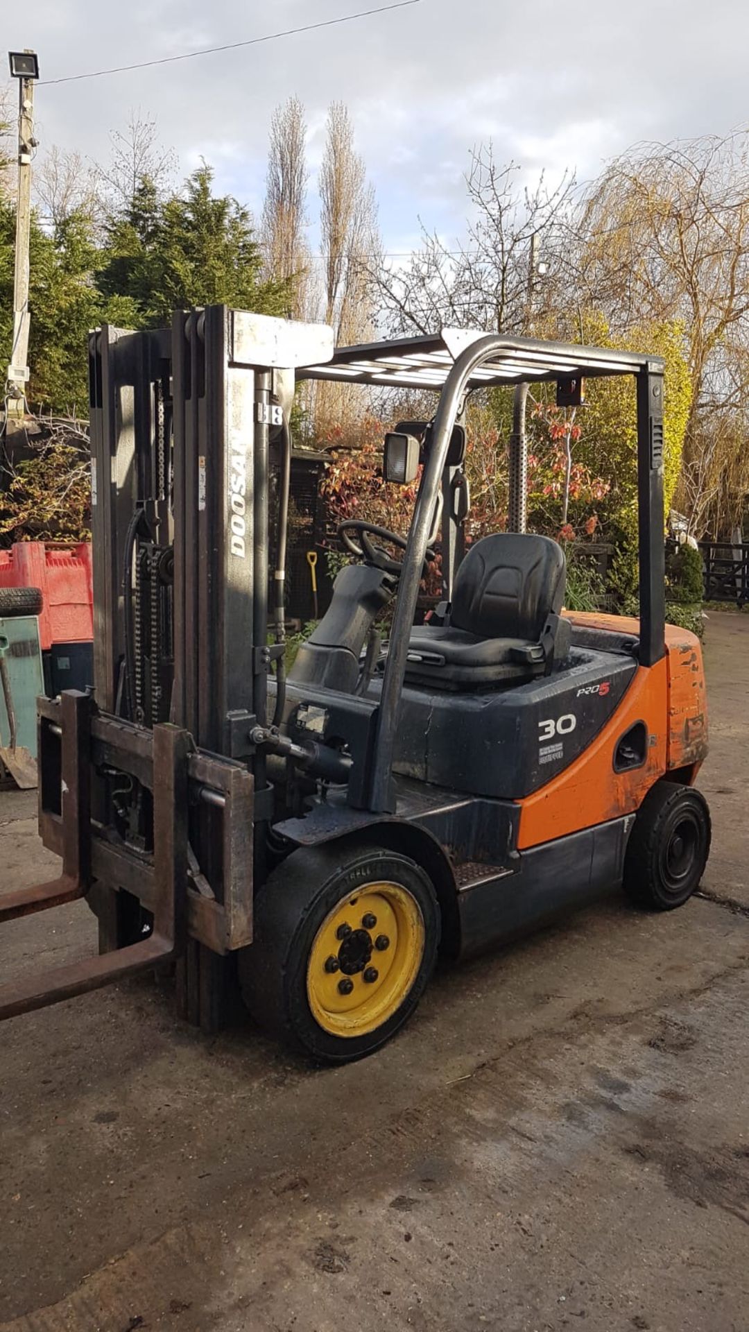 DOOSAN D30S DIESEL FORKLIFT TRUCK, 3 TONNE LIFT YEAR 2011 4.7 METRE 3 STAGE TRIPL MAST WITH SIDE - Image 3 of 4