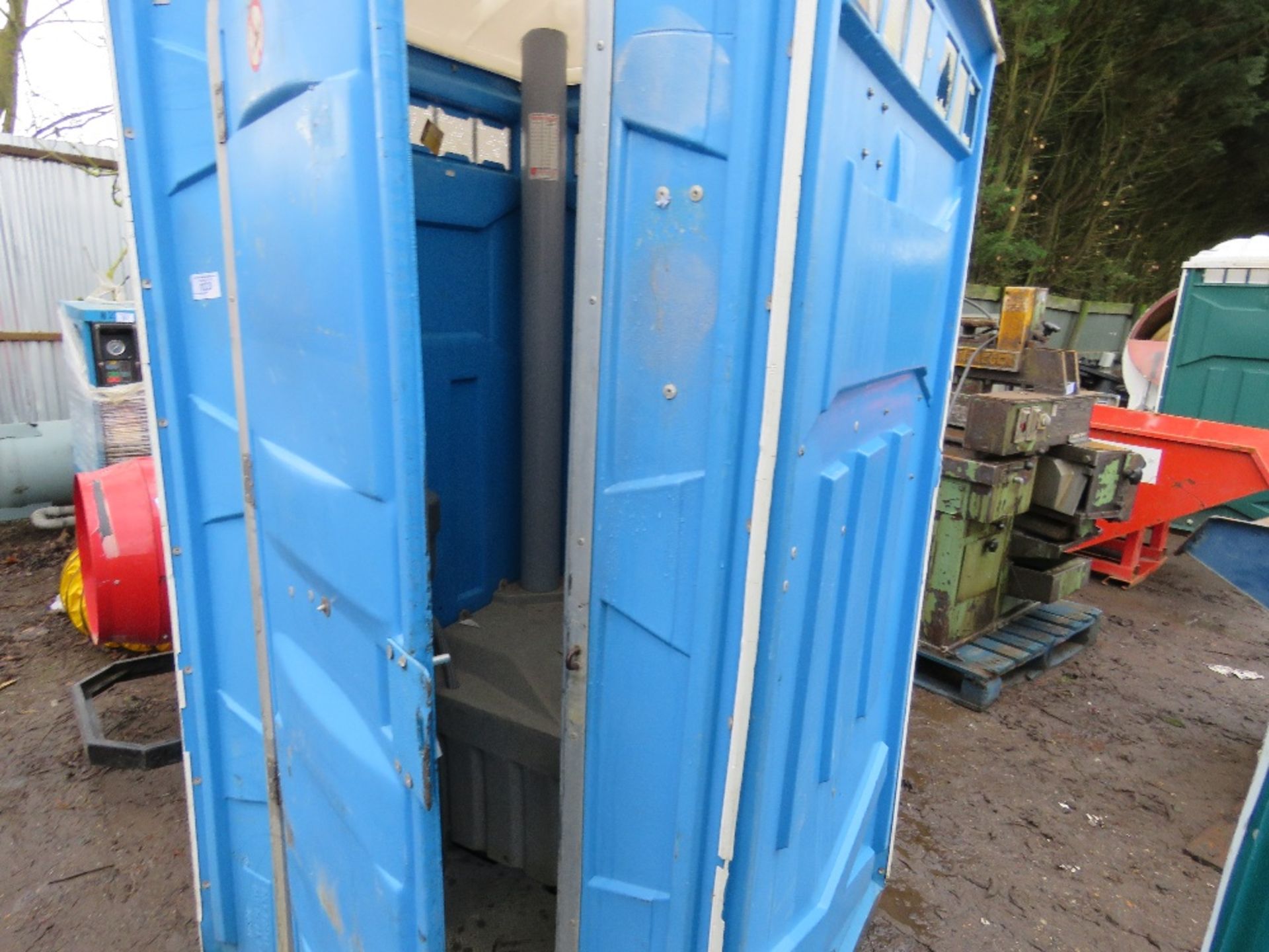 Portable site toilet - Image 2 of 3