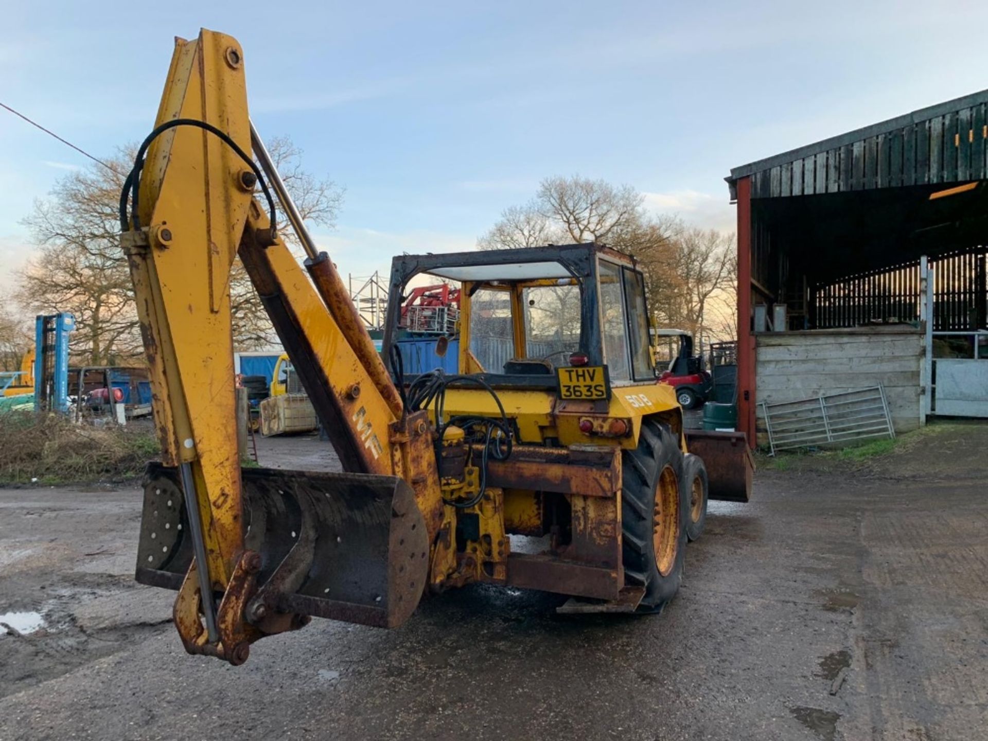 MASSEY FERGUSON 50B BACKHOE LOADER C/W FRONT BUCKET, MUCK FORK, AND 2 REAR BUCKETS. VENDOR'S - Image 3 of 5