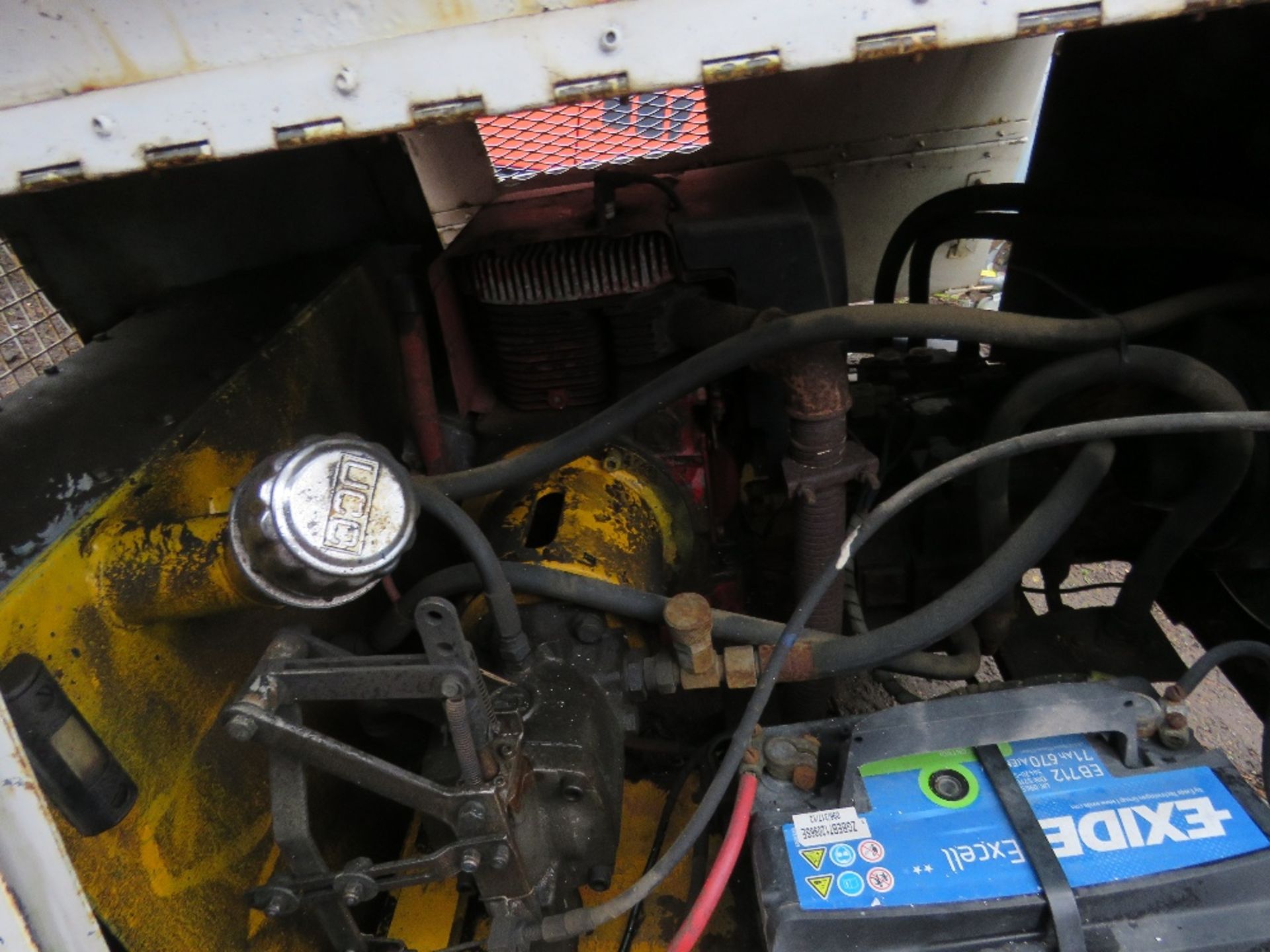 Petrol engined towed cable winch unit WHEN TESTED WAS SEEN TO TURN OVER BUT NOT START...THERE WAS NO - Image 2 of 3