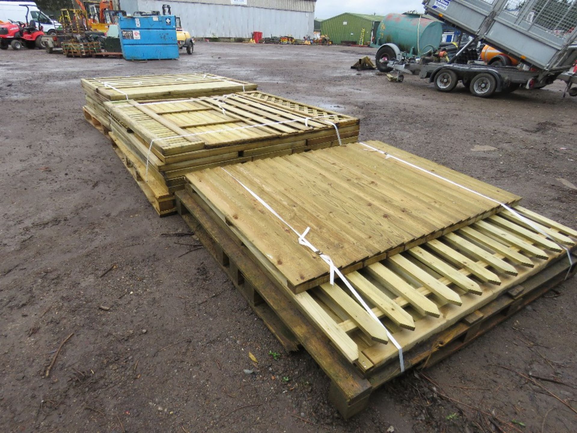 3X PALLETS OF ASSORTED WOODEN FENCING PANNELS - Bild 5 aus 5