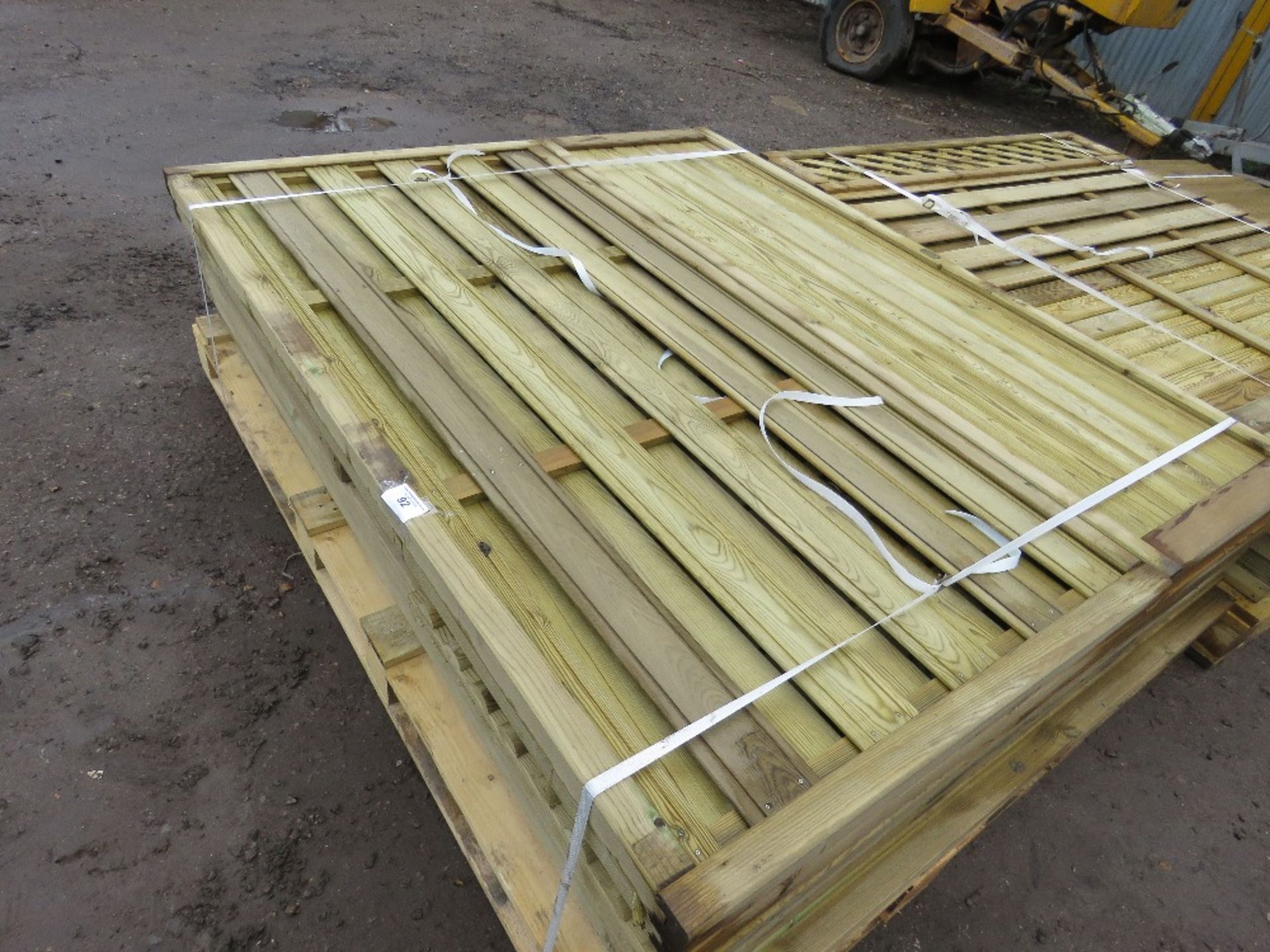 3X PALLETS OF ASSORTED WOODEN FENCING PANNELS - Image 2 of 5