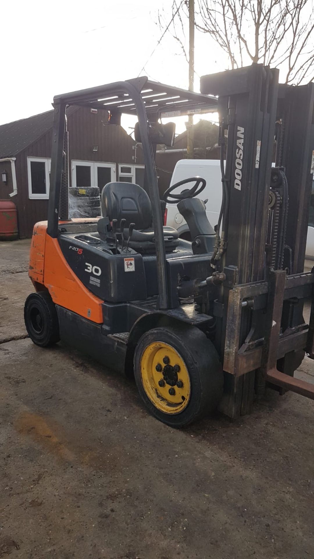 DOOSAN D30S DIESEL FORKLIFT TRUCK, 3 TONNE LIFT YEAR 2011 4.7 METRE 3 STAGE TRIPL MAST WITH SIDE - Image 2 of 4