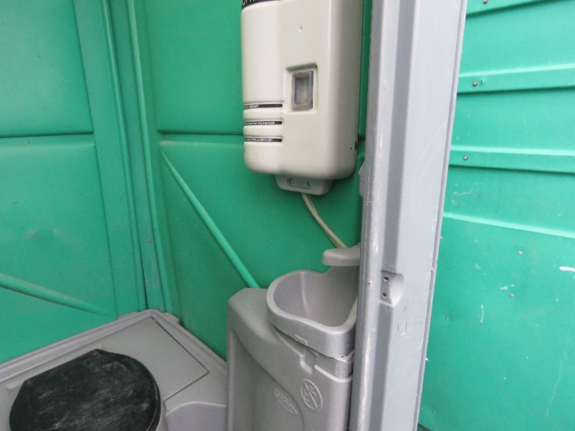 PORTABLE SITE TOILET - Image 3 of 4