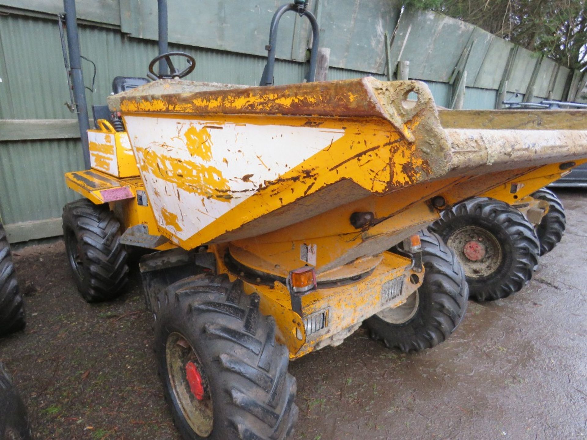 THWAITES 3 TONNE SWIVEL SKIP DUMPER, YEAR 2011 BUILD, 1909 REC HRS, PN:DS-007. DIRECT EX LOCAL