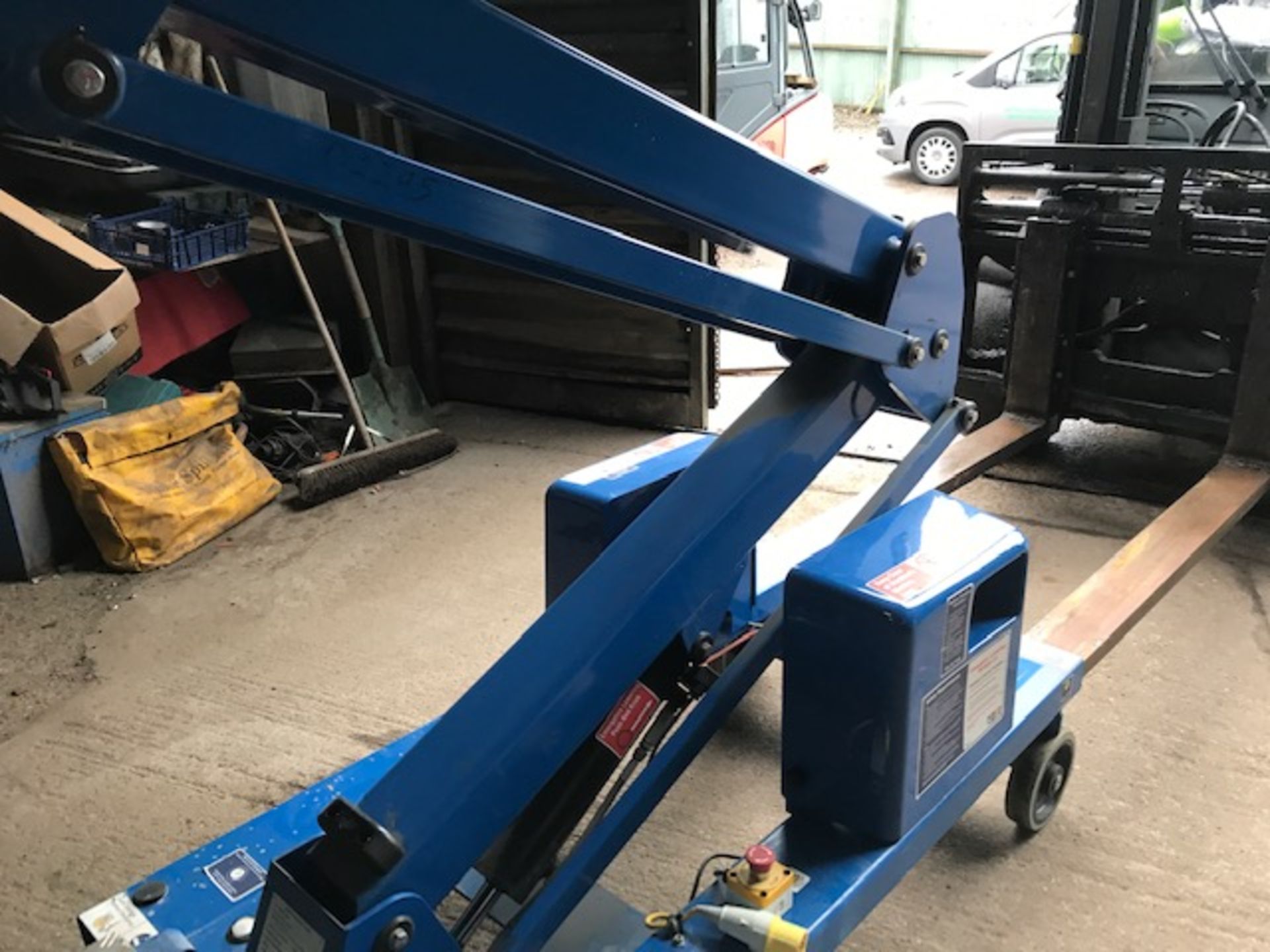 POWER TOWER SCISSOR LIFT ACCESS UNIT, YEAR 2017, DIRECT FROM LOCAL COMPANY WHO ARE NOW HIRING ALL - Image 4 of 5