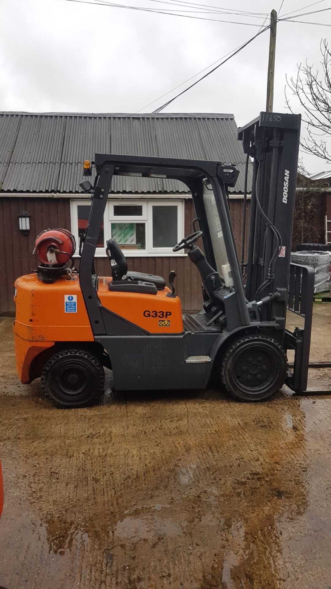 DOOSAN G33P GAS POWERED FORKLIFT TRUCK, YEAR 2006, 6 METRE 3 STAGE MAST, SHOWING 1497 REC HRS