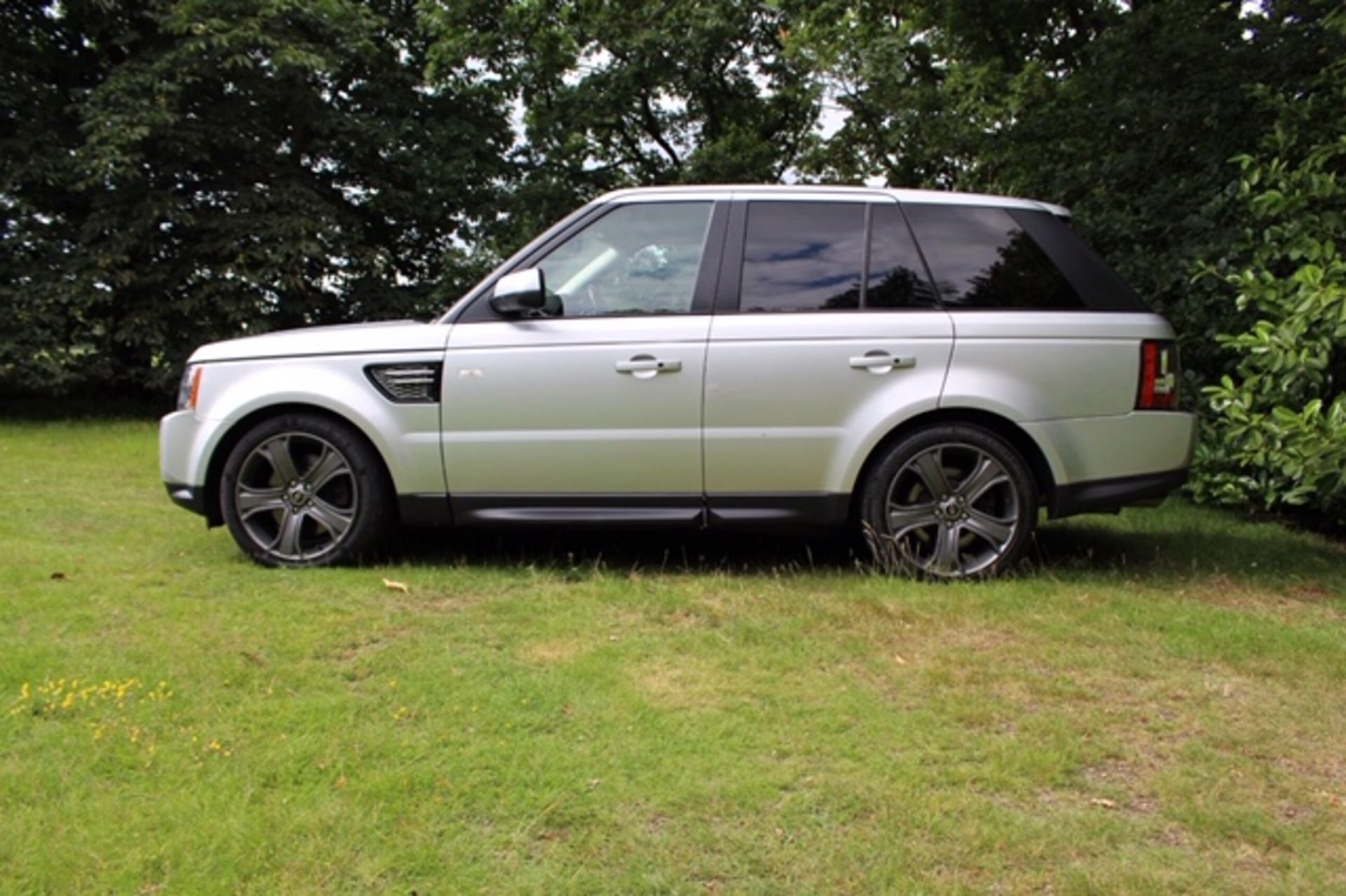 RANGE ROVER SPORT 4X4 CAR, REG: OE62 AOA, SILVER, 89,000 REC MILES APPROX (STILL IN USE SO MAY - Image 3 of 10