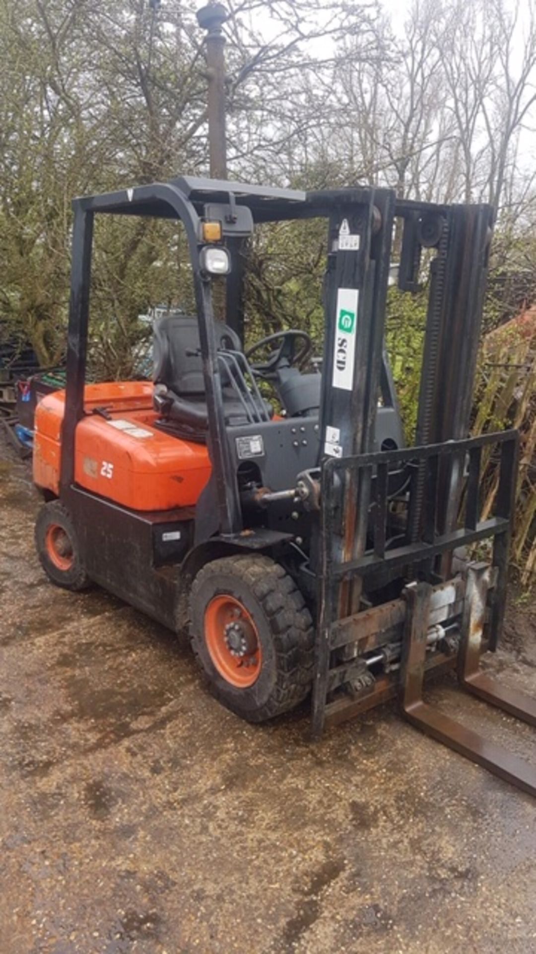 SCD 25 2.5TONNE DIESEL FORKLIFT TRUCK, 2.5TONNE LIFT, SIDE SHIFT, SHOWING 1250 REC HOURS. VENDORS