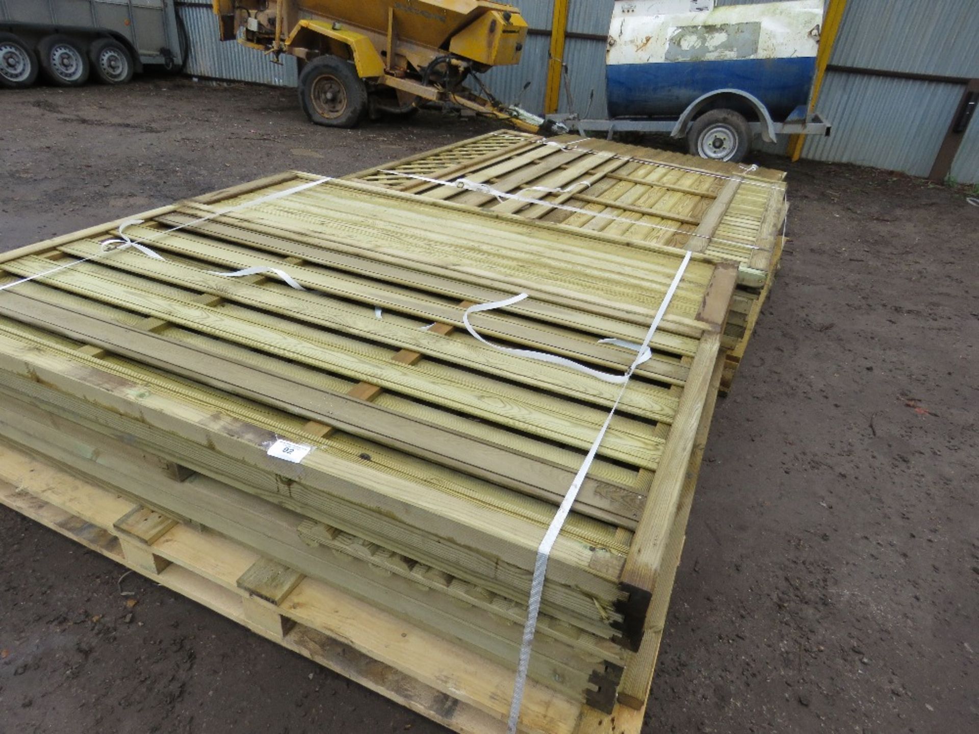 3X PALLETS OF ASSORTED WOODEN FENCING PANNELS