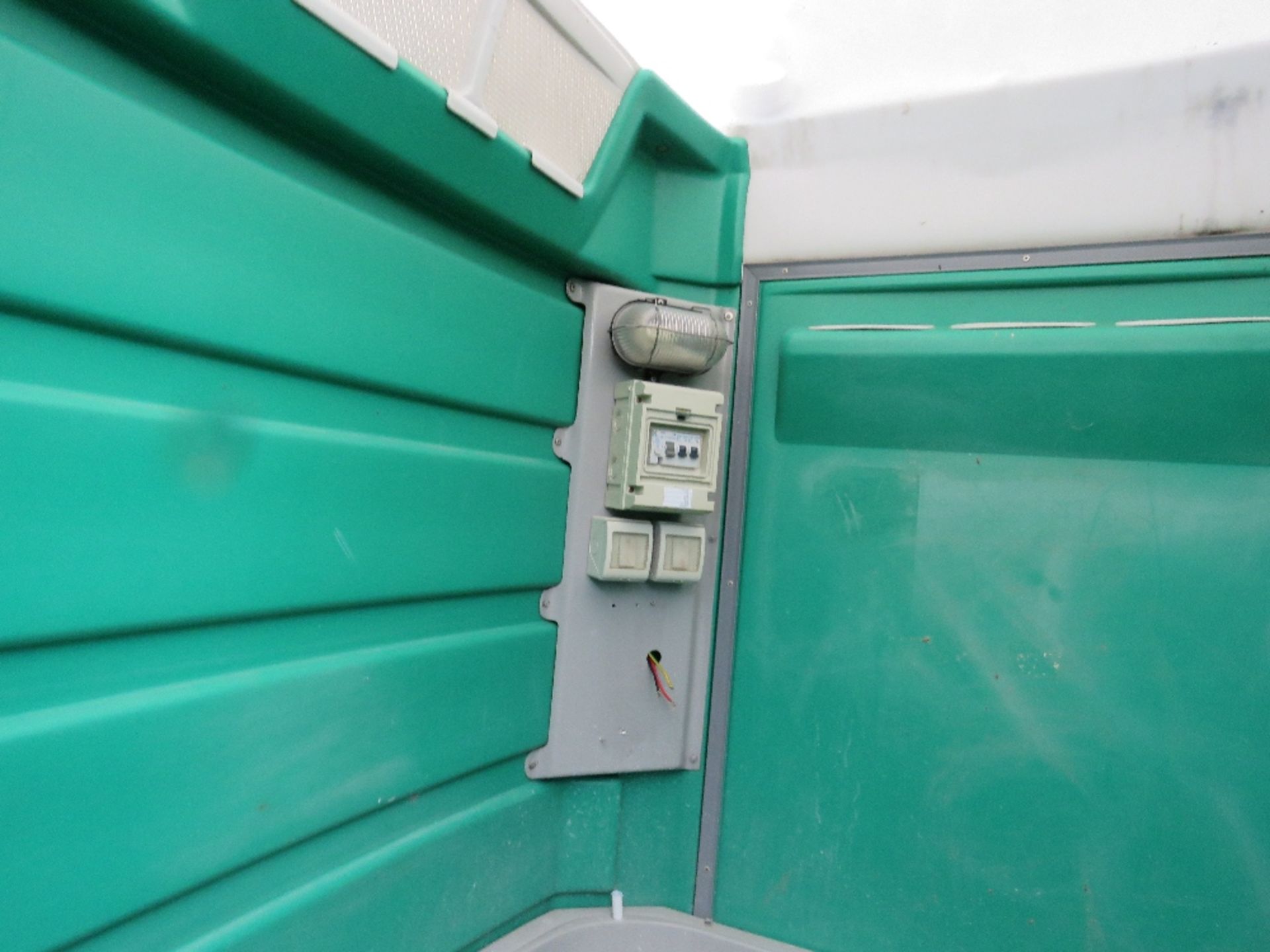 MAINS PORTABLE SITE TOILET - Image 3 of 4