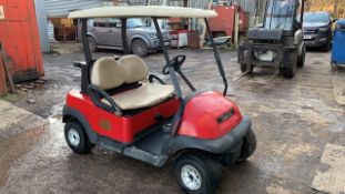 CLUBCAR ELECTRIC GOLF BUGGY, NON RUNNER, NO BATTERIES, INCOMPLETE YEAR 2004, NO KEYS. LOT