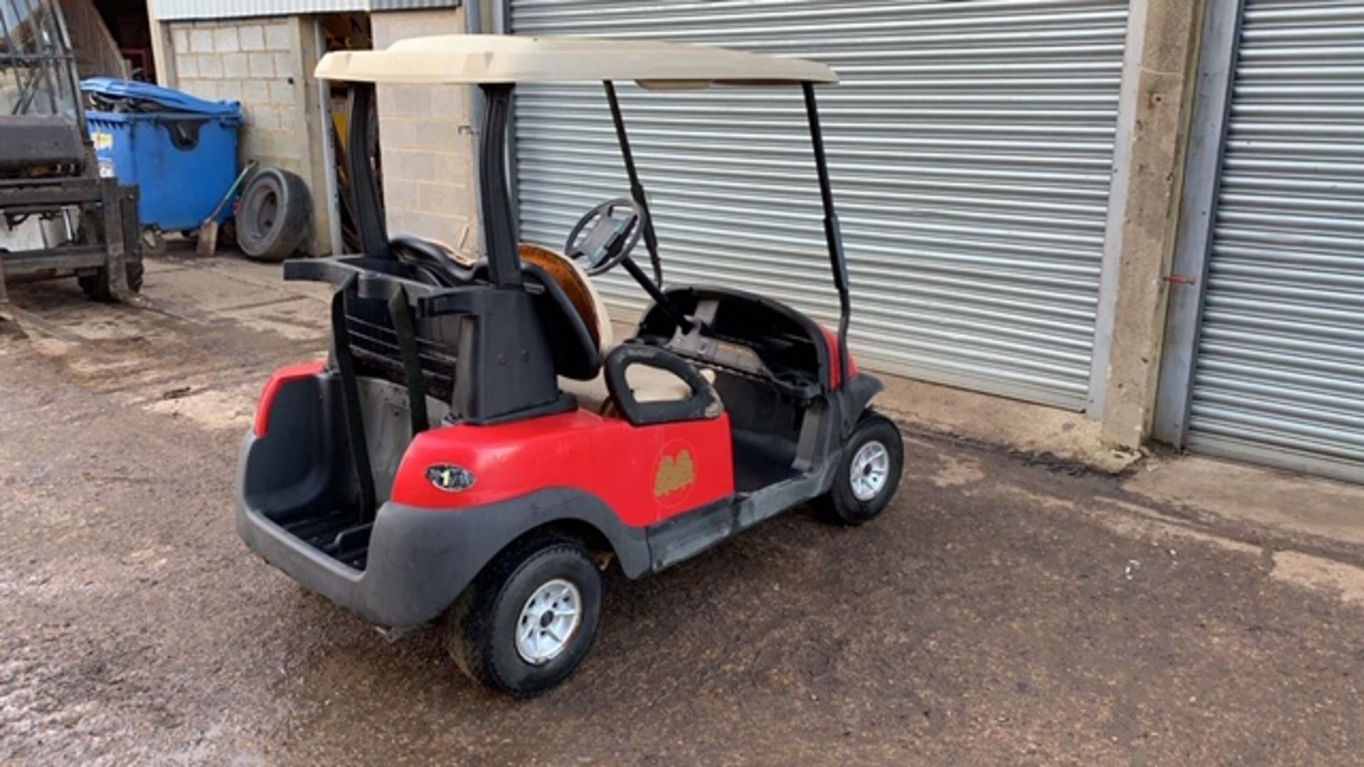 CLUBCAR ELECTRIC GOLF BUGGY, NON RUNNER, NO BATTERIES, INCOMPLETE YEAR 2004, NO KEYS. LOT - Image 4 of 4