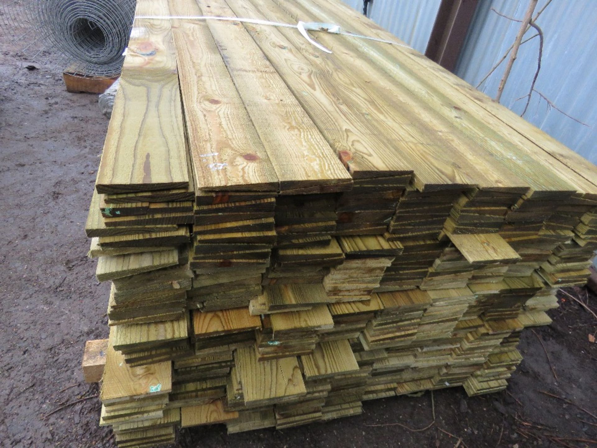 LARGE PACK OF FEATHER EDGE TIMBER CLADDING 1.8MX10CM APPROX. - Image 2 of 2