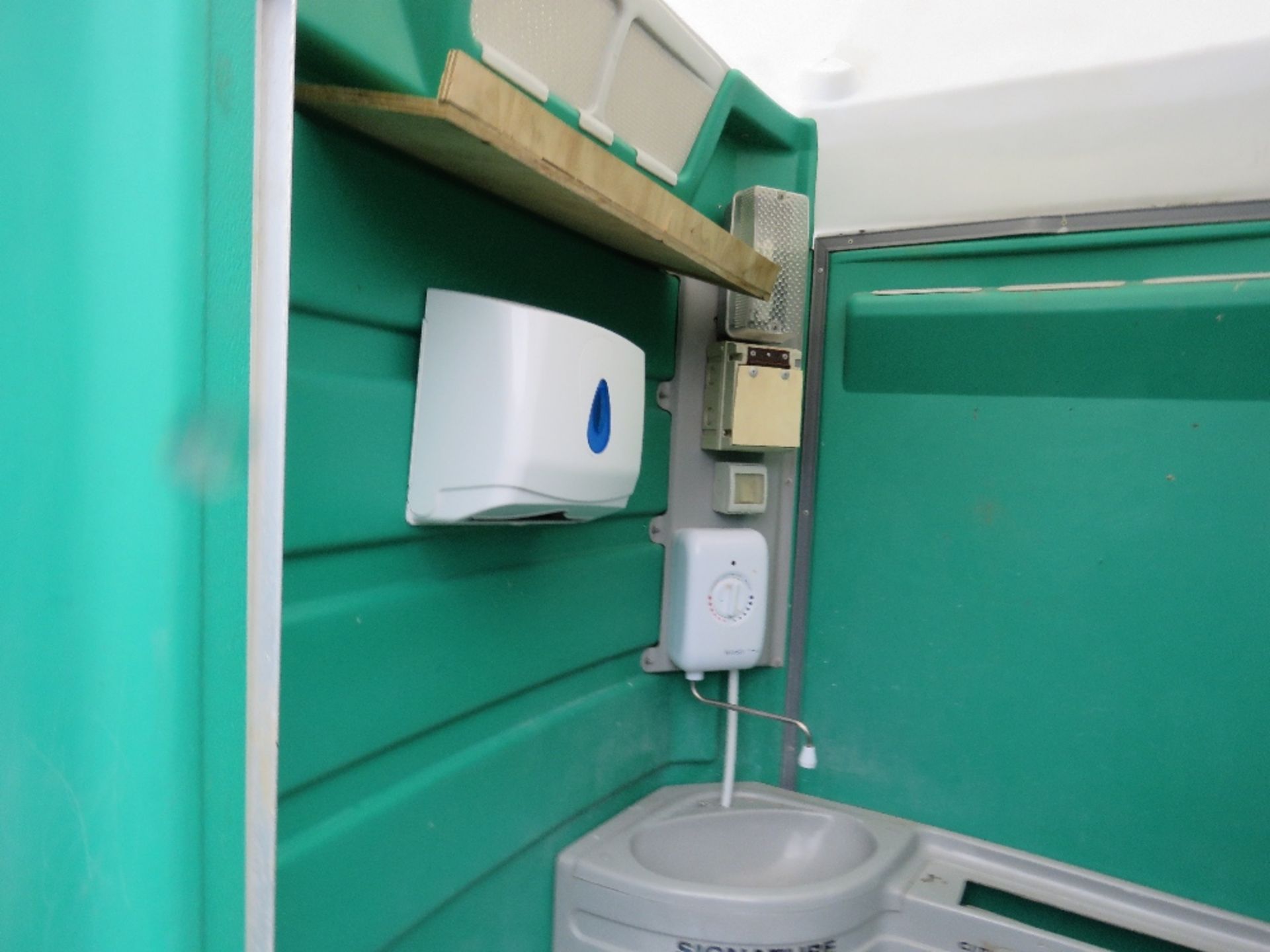 MAINS PORTABLE SITE TOILET - Image 3 of 4