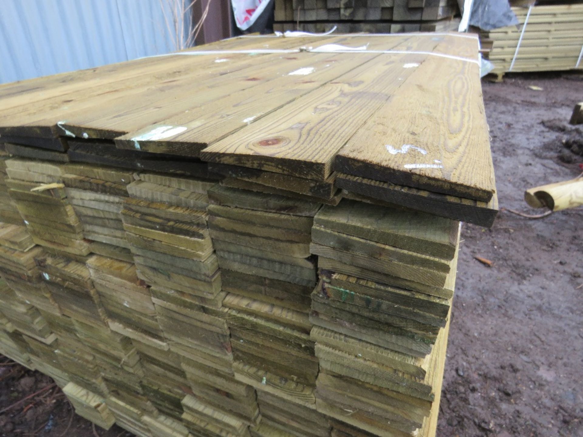 LARGE PACK OF FEATHER EDGE TIMBER CLADDING 1.5MX10CM APPROX. - Image 2 of 2