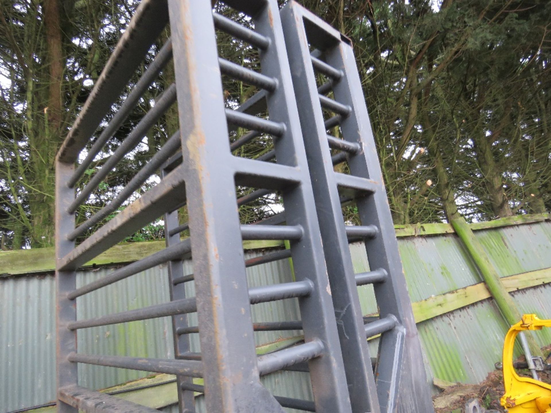 LARGE BALE SQUEEZE ATTACHMENT FOR FORKLIFT - Image 6 of 6