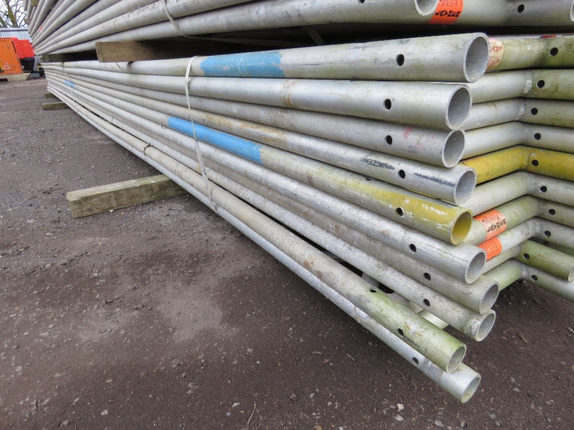 20 X LAYHER ALUMINIUM SCAFFOLD BEAMS, LATTICE TYPE, 8METRE LENGTH X 450MM APPROX. - Image 2 of 3