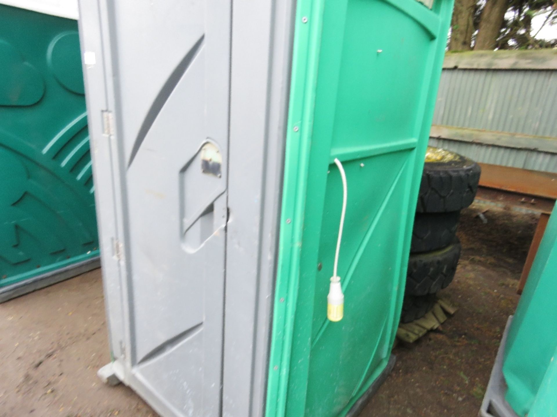 PORTABLE SITE TOILET - Image 4 of 4