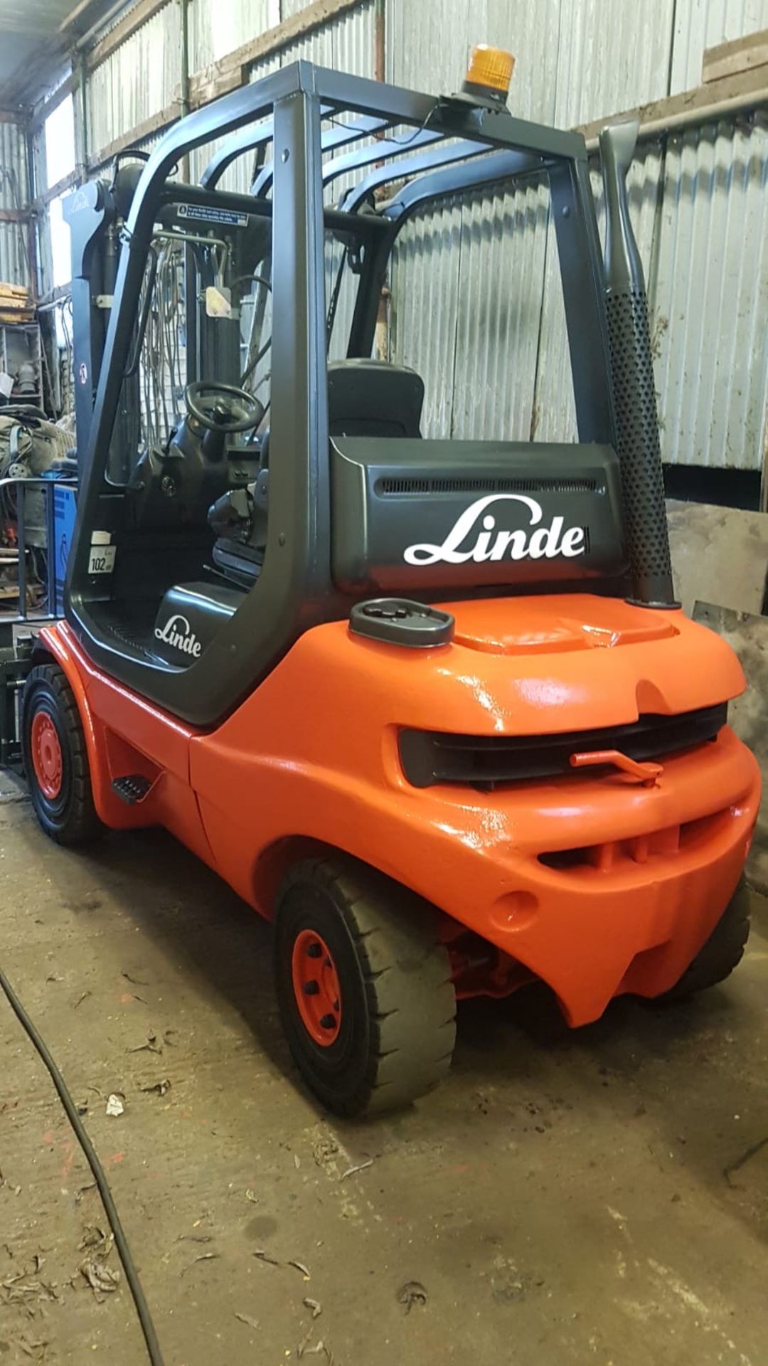 LINDE H25D DIESEL FORKLIFT TRUCK 2.5 TONNE RATED, CONTAINER SPEC 3 STAGE MAST WITH SIDESHIFT VENDORS - Image 3 of 3