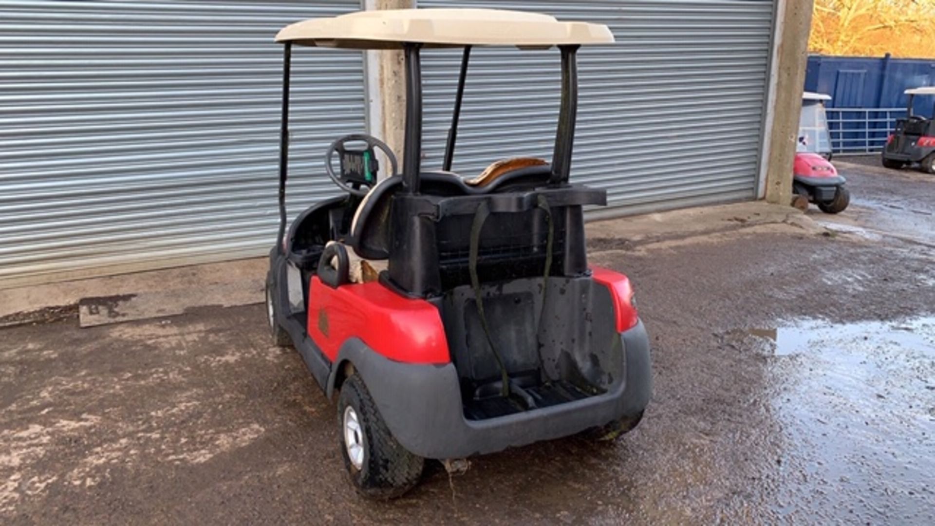 CLUBCAR ELECTRIC GOLF BUGGY, NON RUNNER, NO BATTERIES, INCOMPLETE YEAR 2004, NO KEYS. LOT - Image 3 of 4