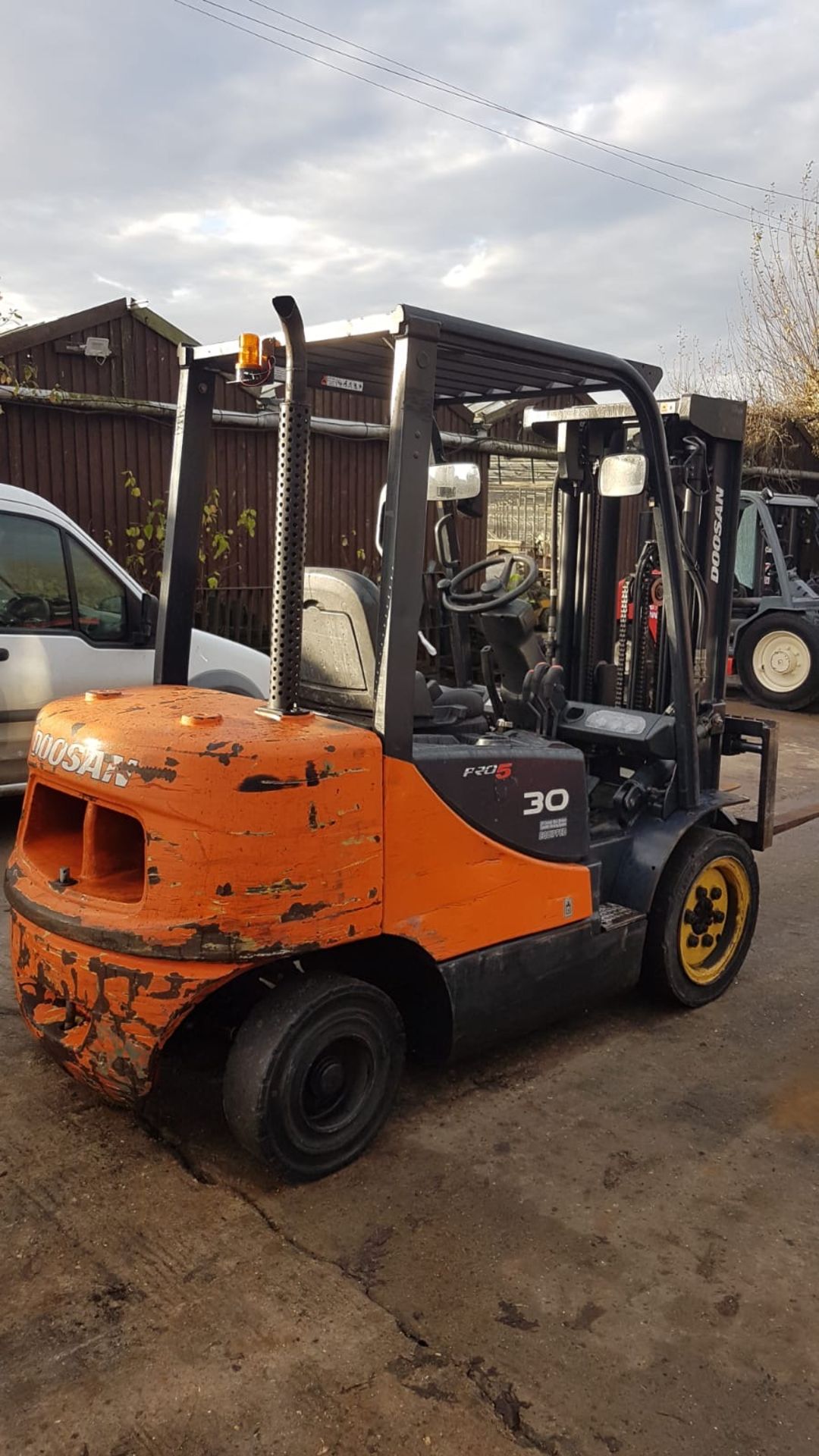 DOOSAN D30S DIESEL FORKLIFT TRUCK, 3 TONNE LIFT YEAR 2011 4.7 METRE 3 STAGE TRIPL MAST WITH SIDE - Image 4 of 4