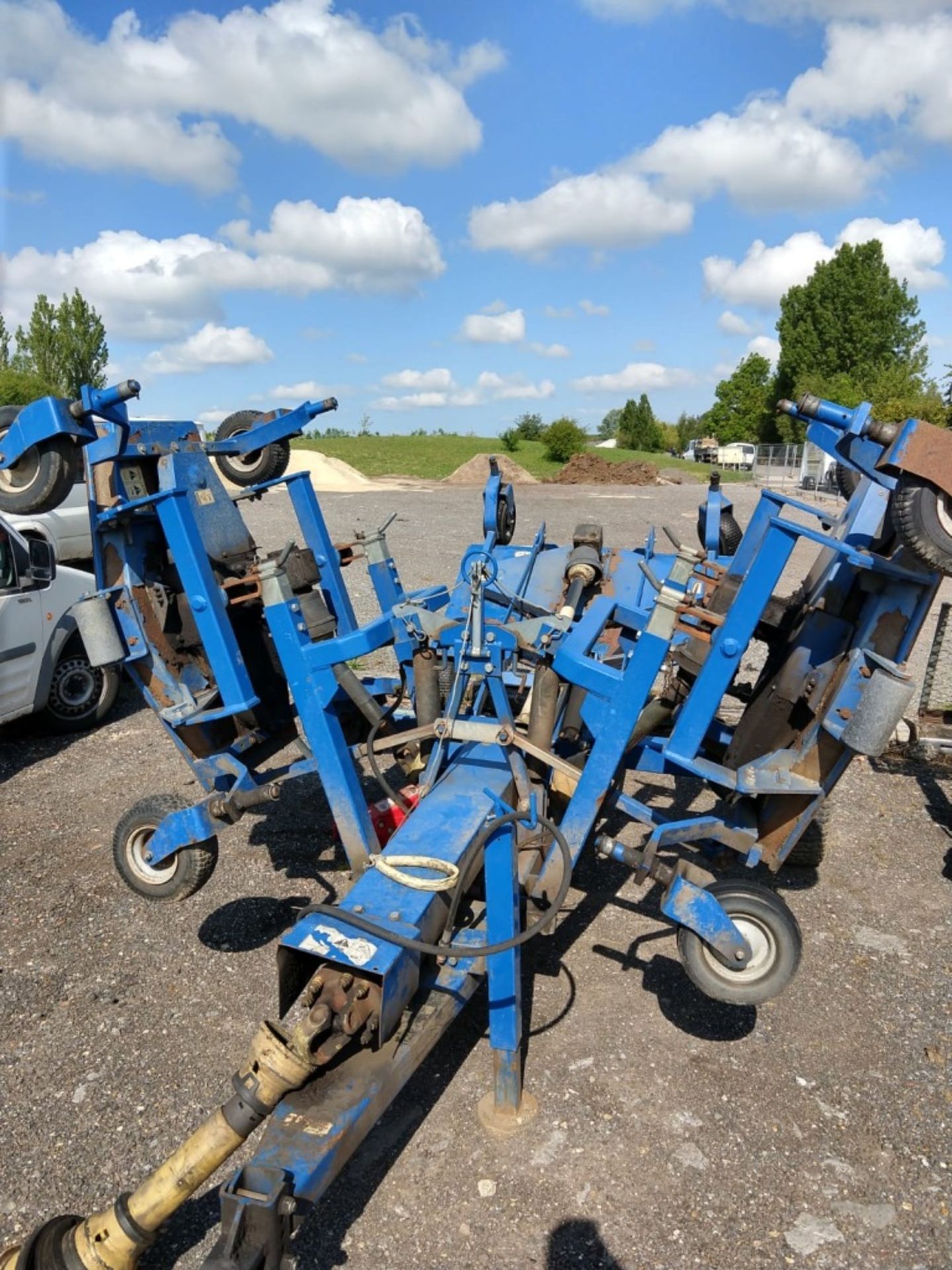 PORT AGRIC NIMROD 12 TRAILED BATWING ROTARY MOWER SET. DIRECT FROM GOLF CLUB, CURRENTLY USED