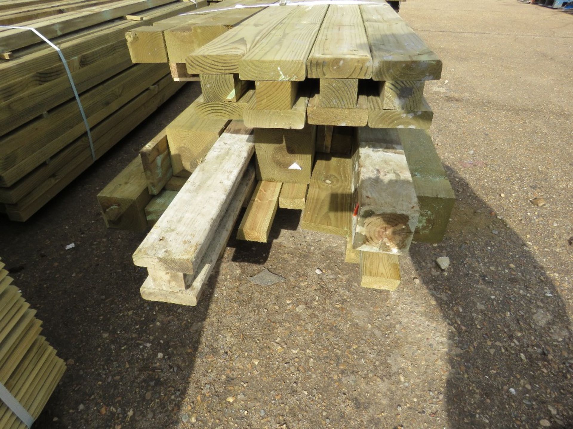 2no. Pallets containing assorted posts and timber - Image 2 of 4