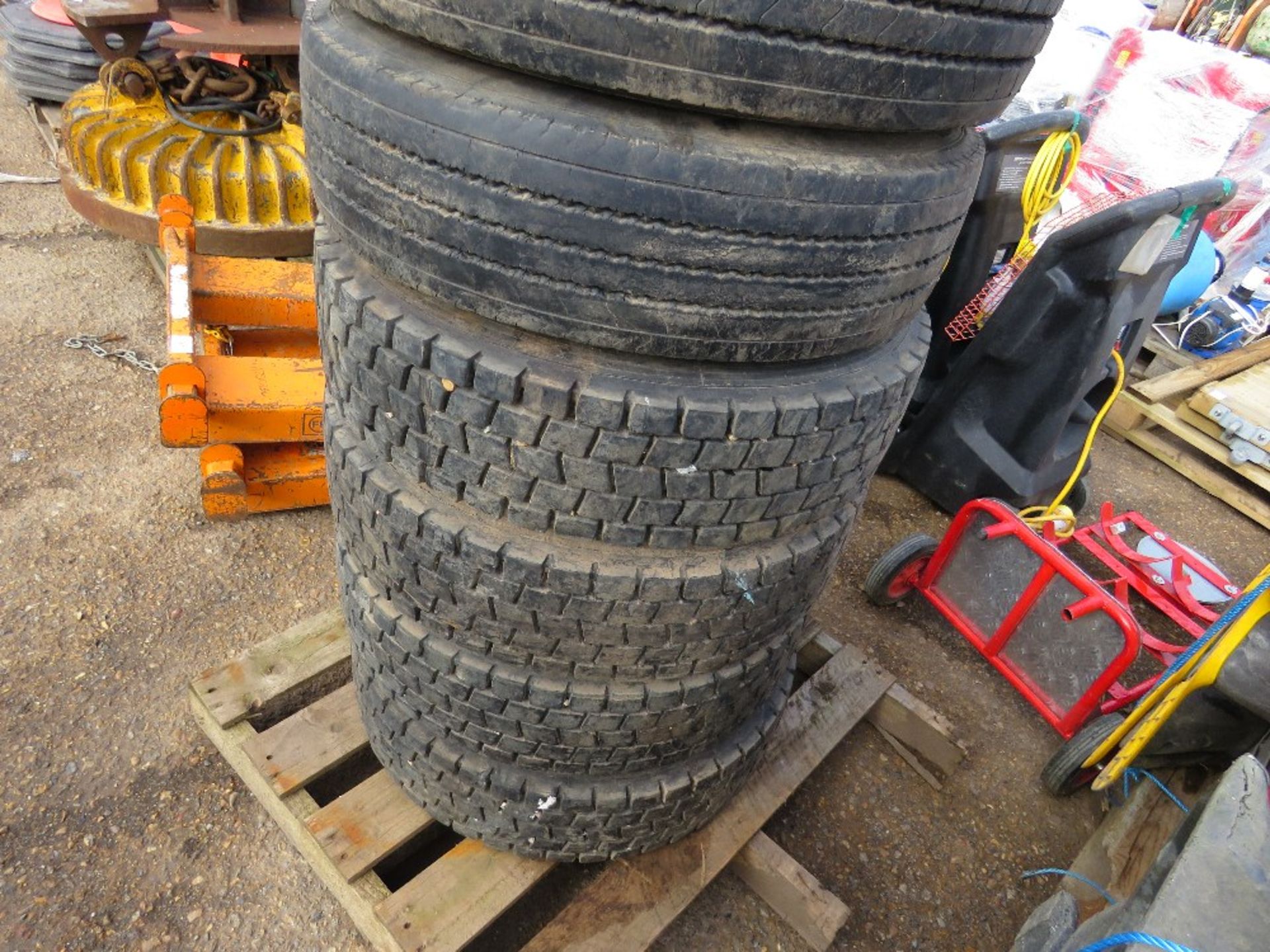 6no. 205-75/R17.5 lorry wheels and tyres - Image 3 of 3