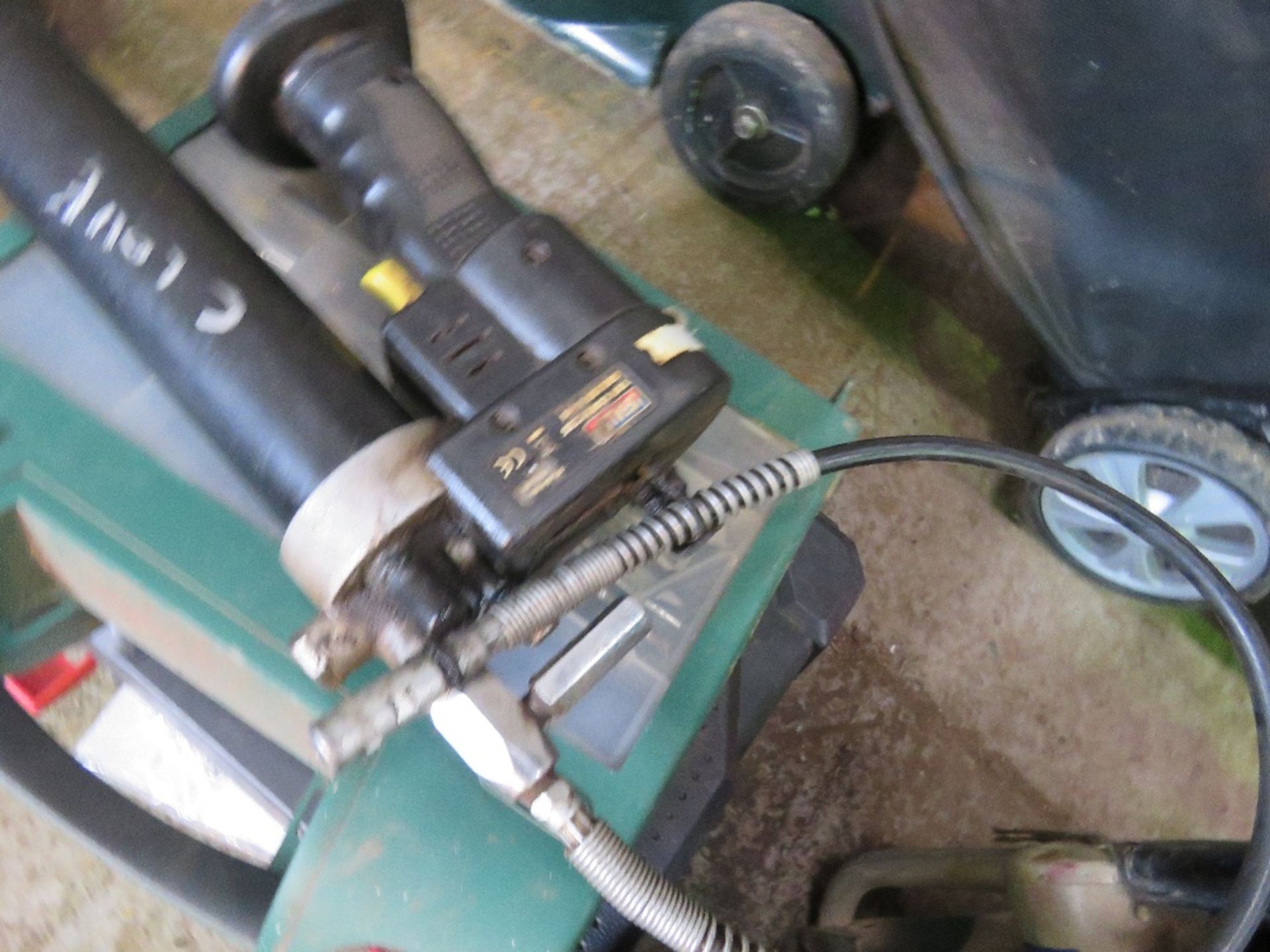 Battery grease gun plus 2no. drills