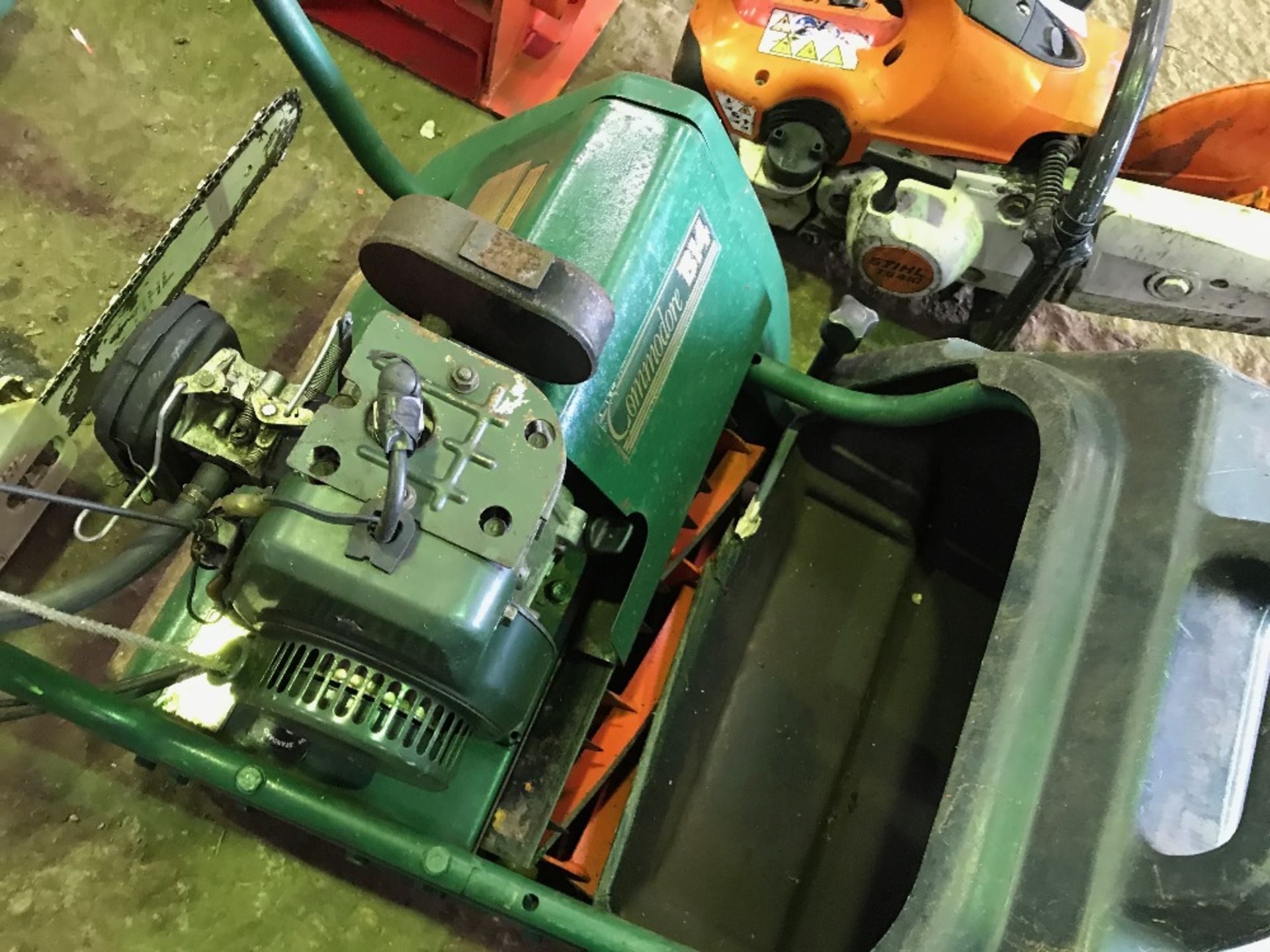 Atco Commodore C14 cylinder mower c/w box - Image 2 of 2