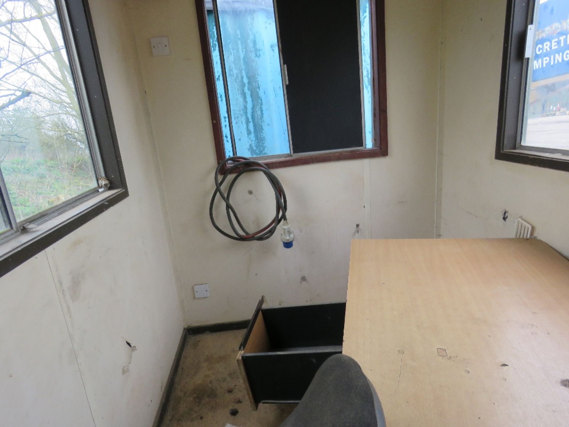 Small office/kiosk unit, 8ftx6ft approx. - Image 4 of 4