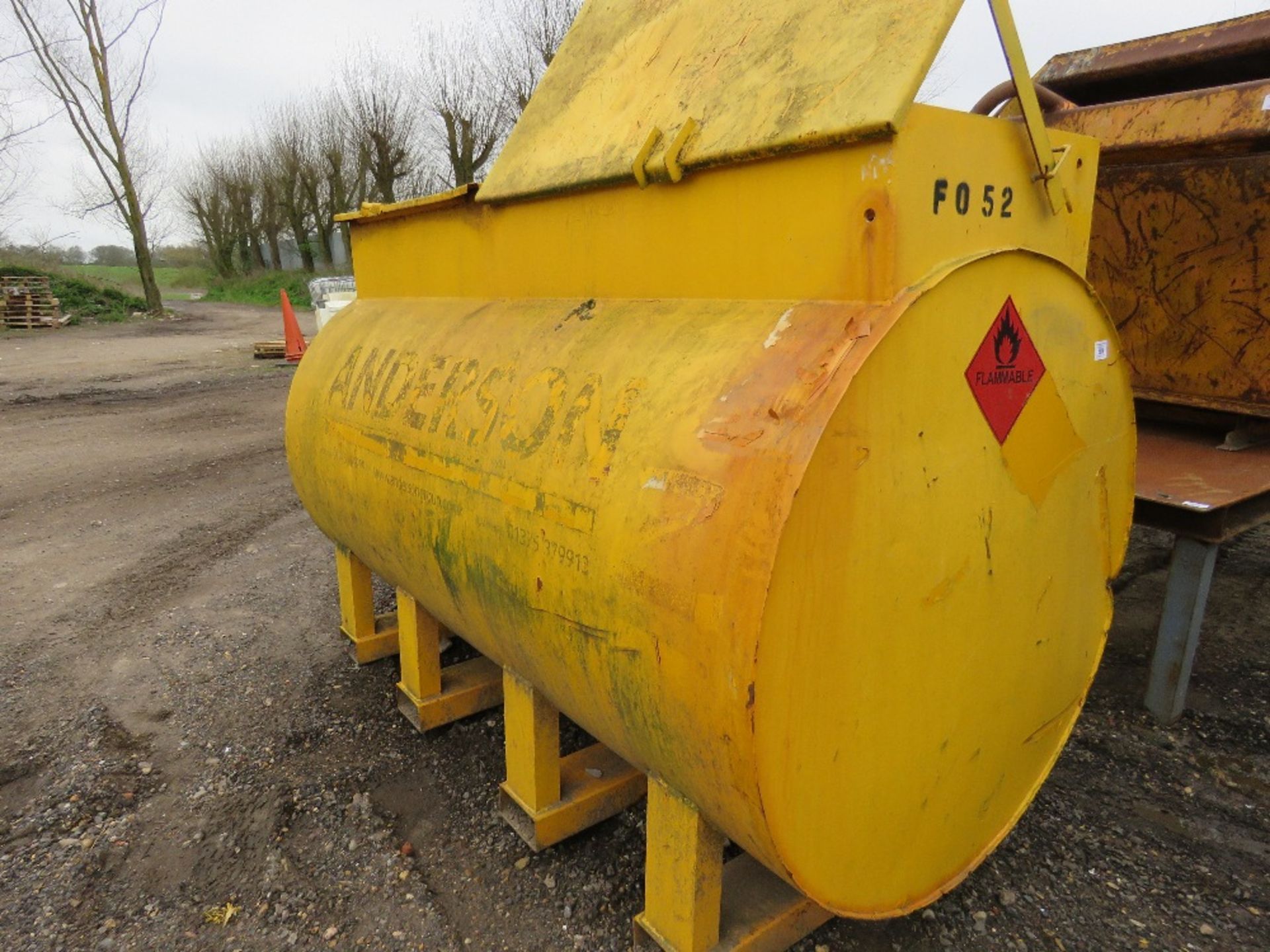 2727Litre steel storage tank c/w hose and pump