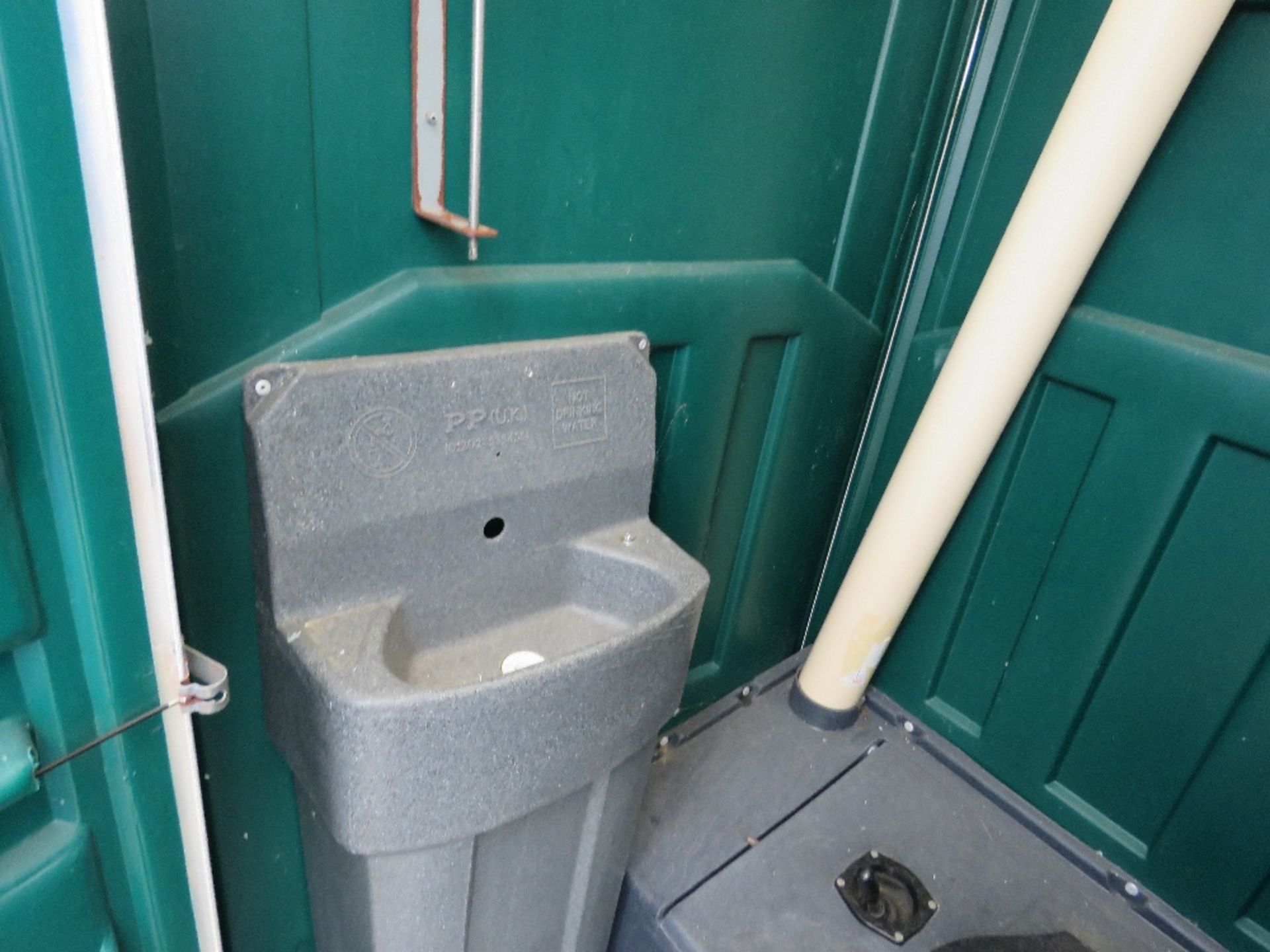 Portable site toilet - Image 3 of 4